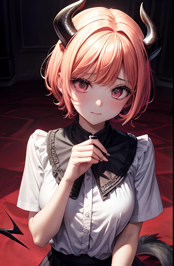 beelzebub(Helltaker), Sardas, fundo branco, tail, 1girl, seios grandes, olhos vermelhos, Olhando para o Viewer, demon horns, cabelos brancos, demon tail, sorrir, Demon girl, fundo simples, camisa de gola, Chifres, umbigo, Chifres Brancos, sozinho, short hair, camisa vermelha