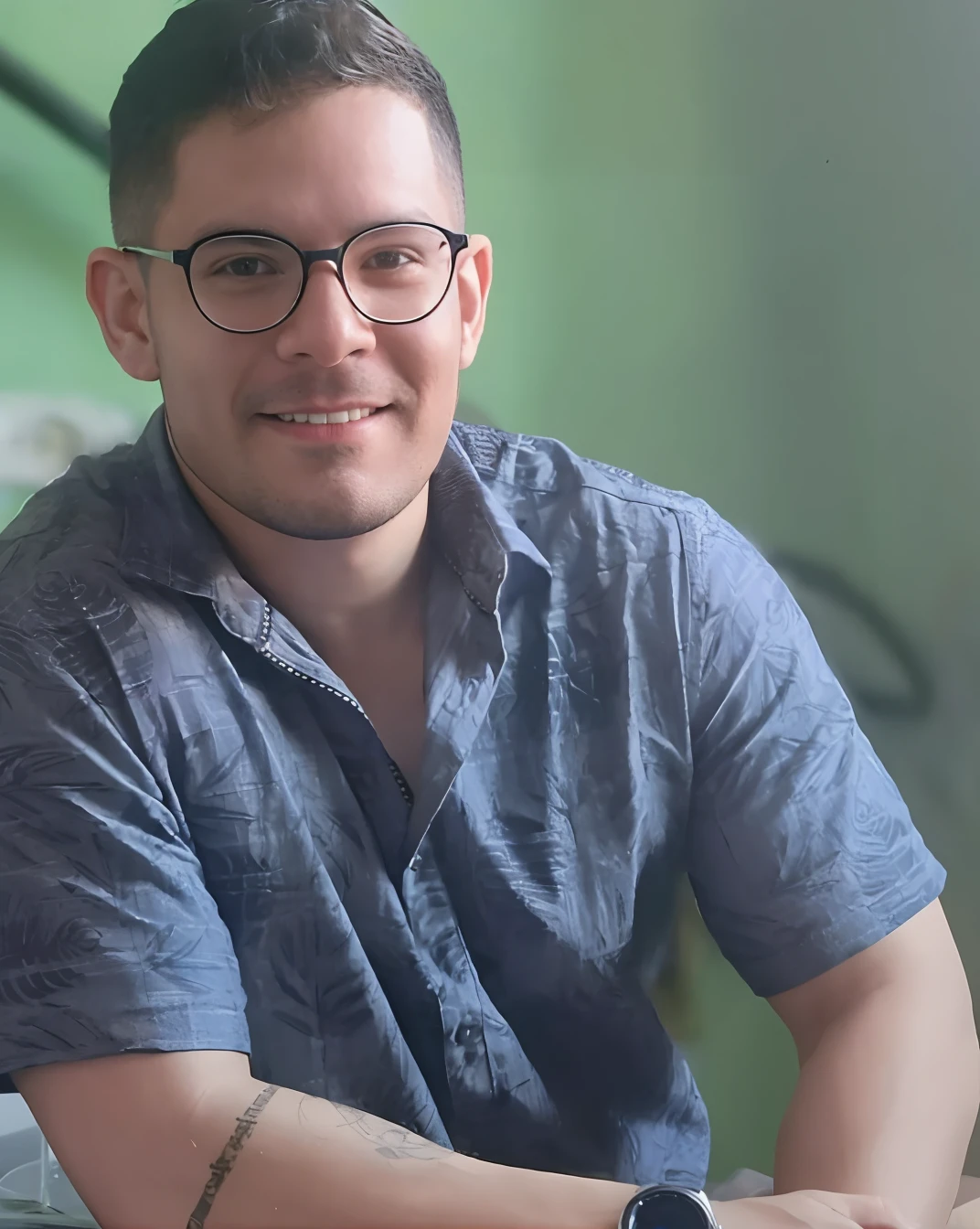 there is a man sitting at a table with a plate of food, andres rios, daniel mirante, victor maristane, caio santos, Cristiano Orrillo, ástor alexander, david rios ferreira, Directed by: Nandor Soldier, José Moncada, andrew gonzalez, imagem profissional, foto de perfil headshot, imagem do avatar, Foto realista, Rua Juliana