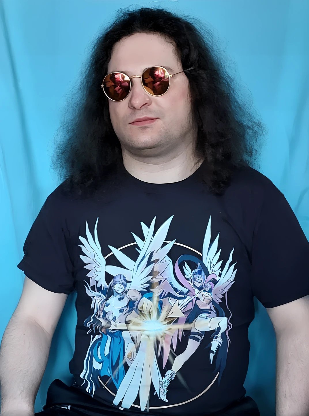 Long haired man wearing sunglasses and black shirt, um retrato de @hipnose_Onc, usando roupas netrunner, Marcos Simonetti, Laszlo Szabados, com sprites familiares, foto de perfil 1024px, arte oficial, design de tshirt de metal pesado, Estilo Tyler Jacobson, Celestialpunk