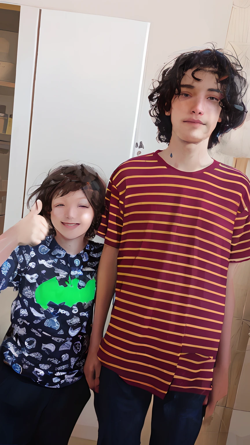 There are two boys next to each other in a kitchen, Petros e Leonid, both smiling for the camera, Condutor de Ene, imagem de qualidade muito baixa, foto colorida, Bowater Charlie e Brom Gerald, foto colorida, Barabas Miklos e Hollosy Simon, Ayanamikodon e Irakli Nadar, siblings