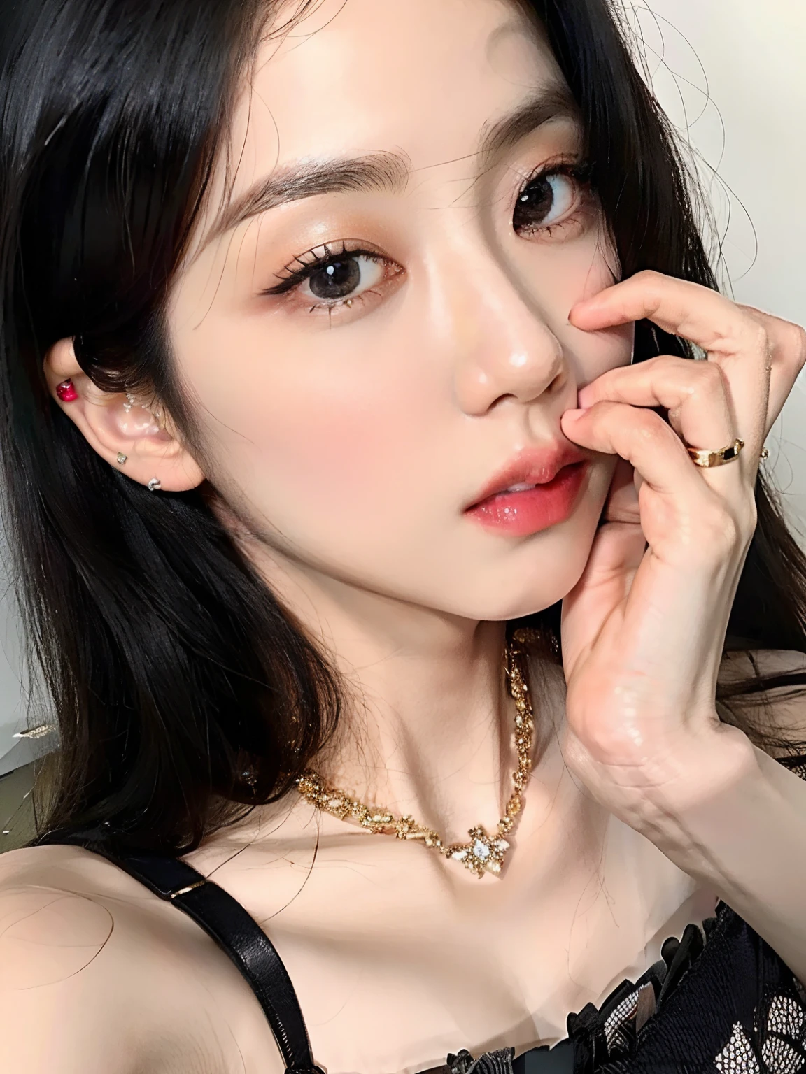 Un primer plano de una mujer con un collar y aretes, cruel korean goth girl, ulzzang, Encantadores ojos negros, lindos ojos redondos rasgados, Chica coreana, Joven y adorable rostro coreano, ojos oscuros y penetrantes, maquillaje coreano popular, maquillaje popular de Corea del Sur, cabello negro y ojos grandes, young cute wan asian face, Hermosa joven coreana, Grandes ojos detallados