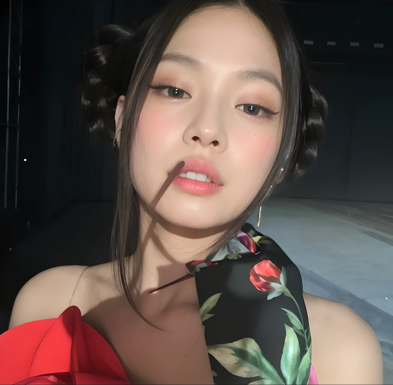Hay una mujer que lleva corbata y vestido, Blackpink Jennie, Lulu Chen, Gemma Chen, Wenfei Ye, Sha Xi, Shikamimi, Xintong Chen, Retrato de Jossi de Blackpink, Parque Roseanne de Blackpink, Minchen Shen, Yanjun Chengt, Luisa Zhang, Gongbi, Xision Wu, Heonhwa Choe