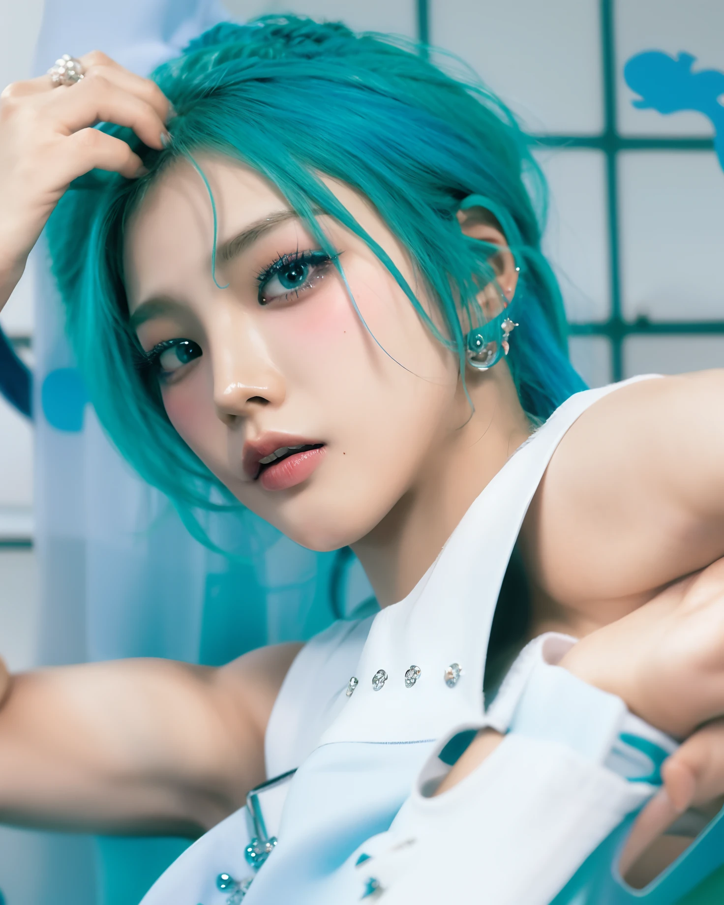 mulher arrogante com cabelo azul e piercings posando para uma foto, Cai Xukun, com cabelos azuis, Retrato de Jossi de Blackpink, Yan, jia, cabelo turquesa, cabelos azul-brancos, cabelo azul celeste, mulher de cabelo azul curto, penteado azul, cabelo liso azul celeste, menina com cabelo azul, cabelos azuis, jossi do blackpink