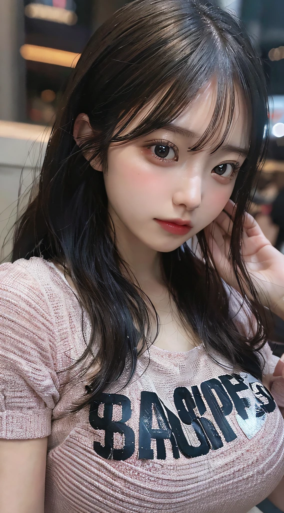 masutepiece, Best Quality, Official art, Unified 8K Wallpaper, girl with, Big breasts, Tight T-shirt, Delicate facial features, Ultra-realistic, Hyper-realistic, 鎖骨