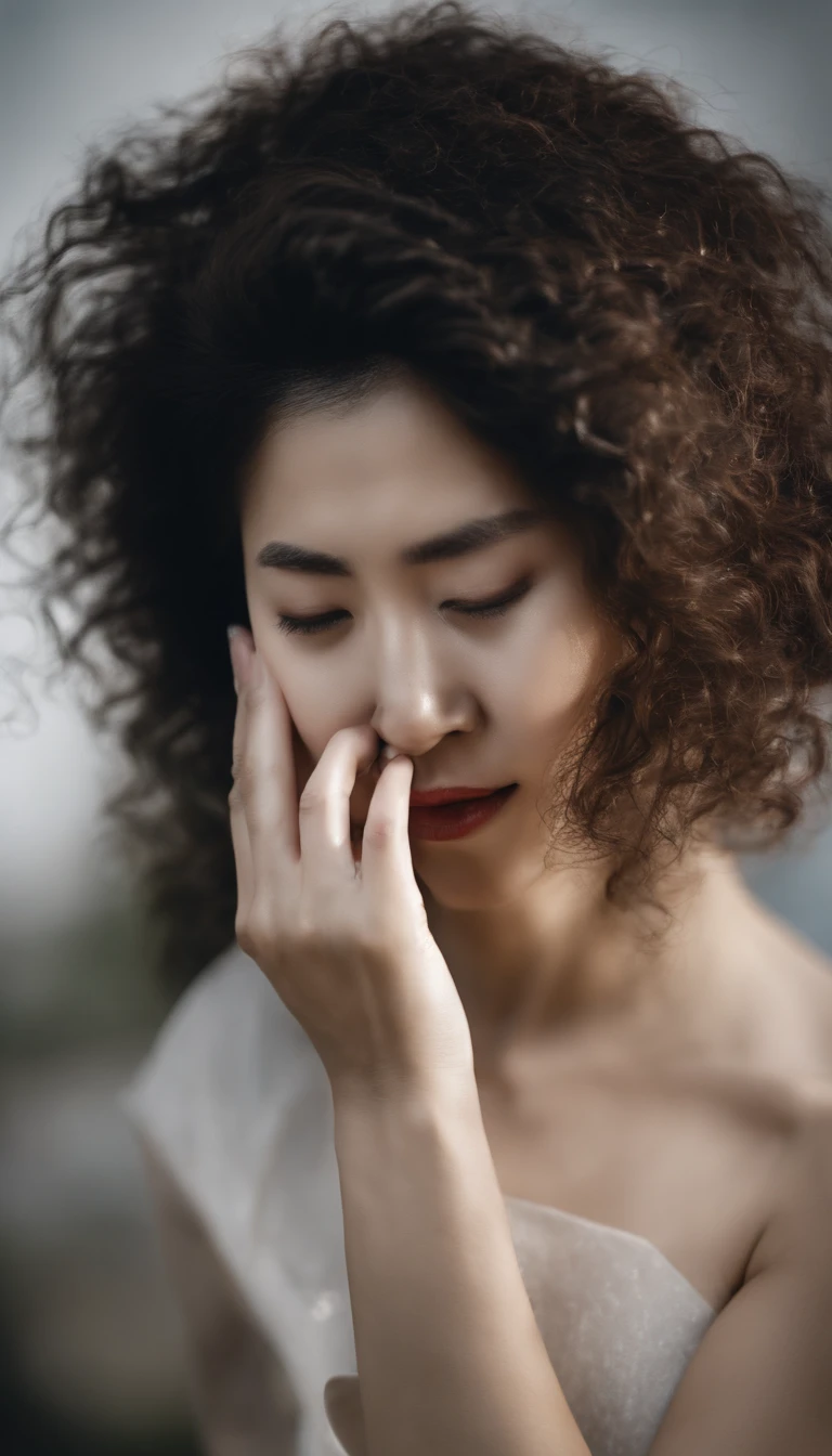 Chinese woman with toothache，aged 40，Cover your face with your hands，The expression is painful，Black hair