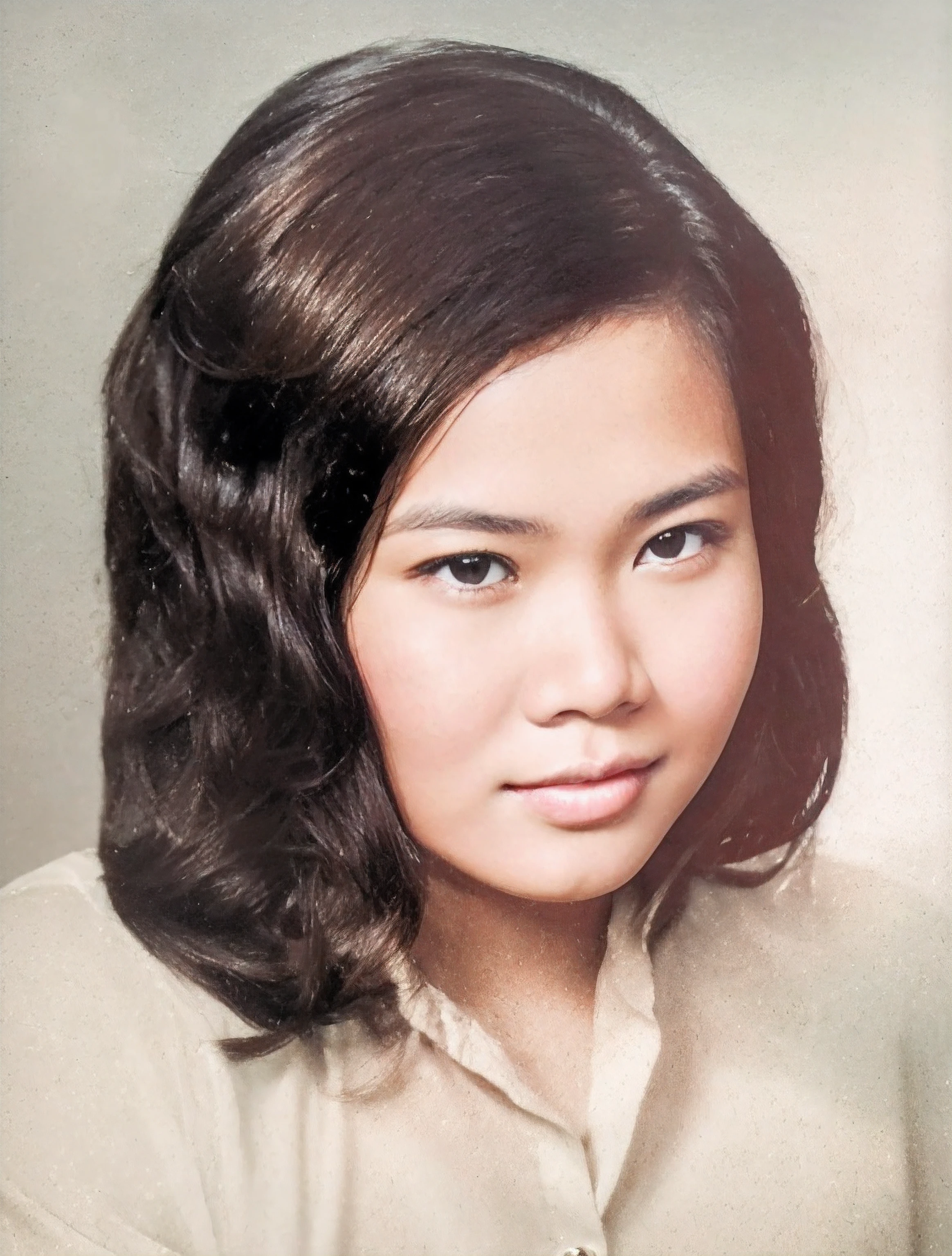 There is a young Filipino woman in her 20s with very long dark brown hair, olhos pretos, pele clara, cream-colored button-down shirt with bare neck, raw photo, amazing photograph, best quality, 8K, high quality, Ultra detailed, (best quality), (high detailed skin, full sharp:1.2), 8k uhd, dslr, detailed face