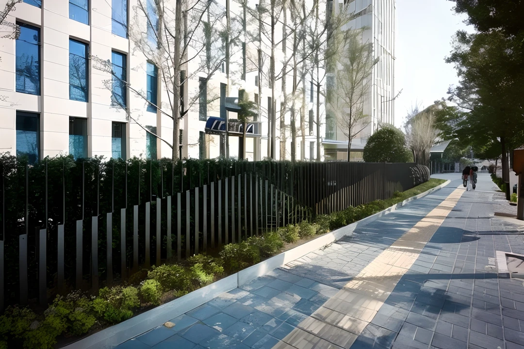 A long section of lightness、Transparent、A streetside landscape fence full of design