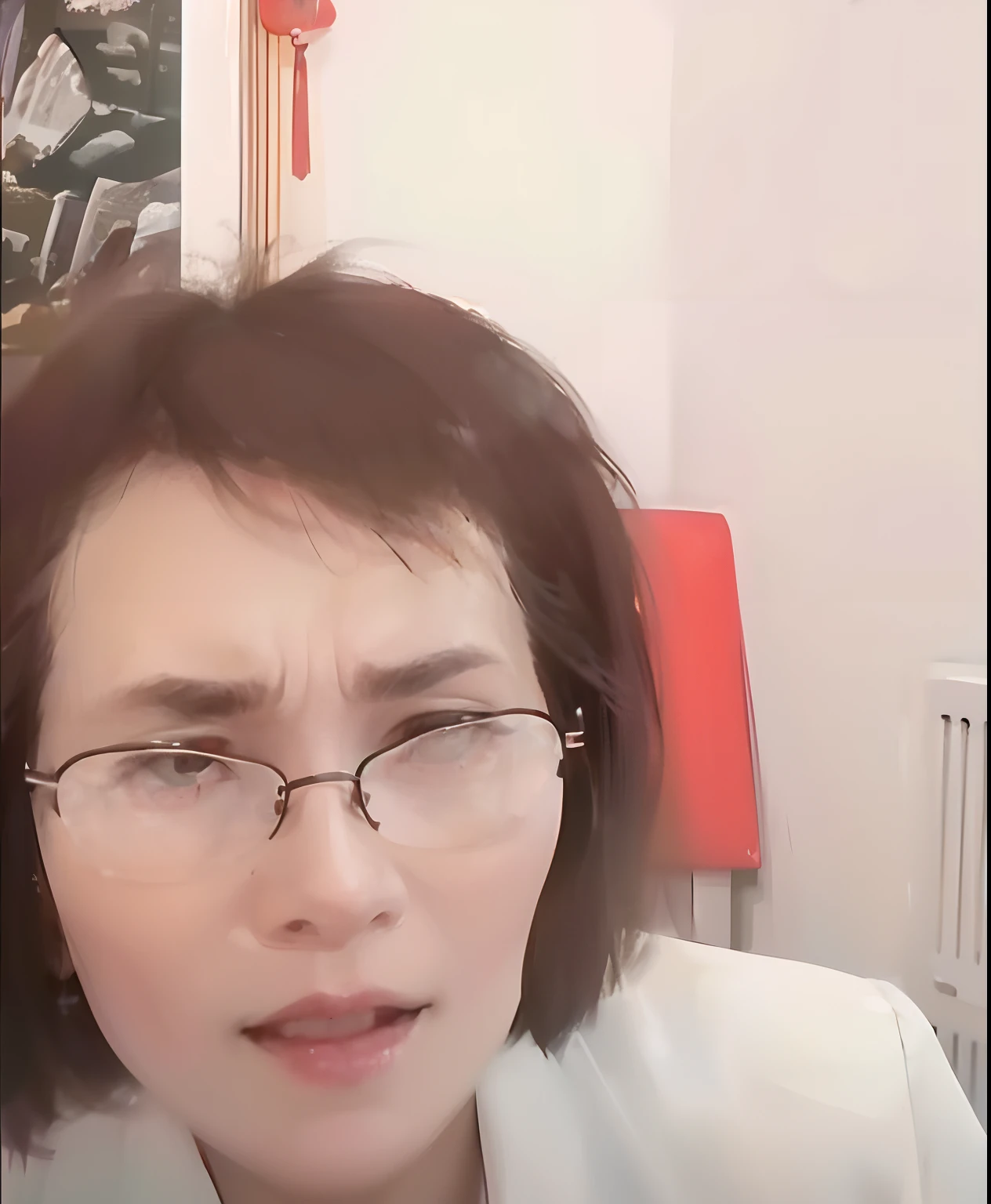 A woman with messy short hair，In a white blouse shirt，Wearing glasses，Frowning，Positive perspective，Close-up of emoji