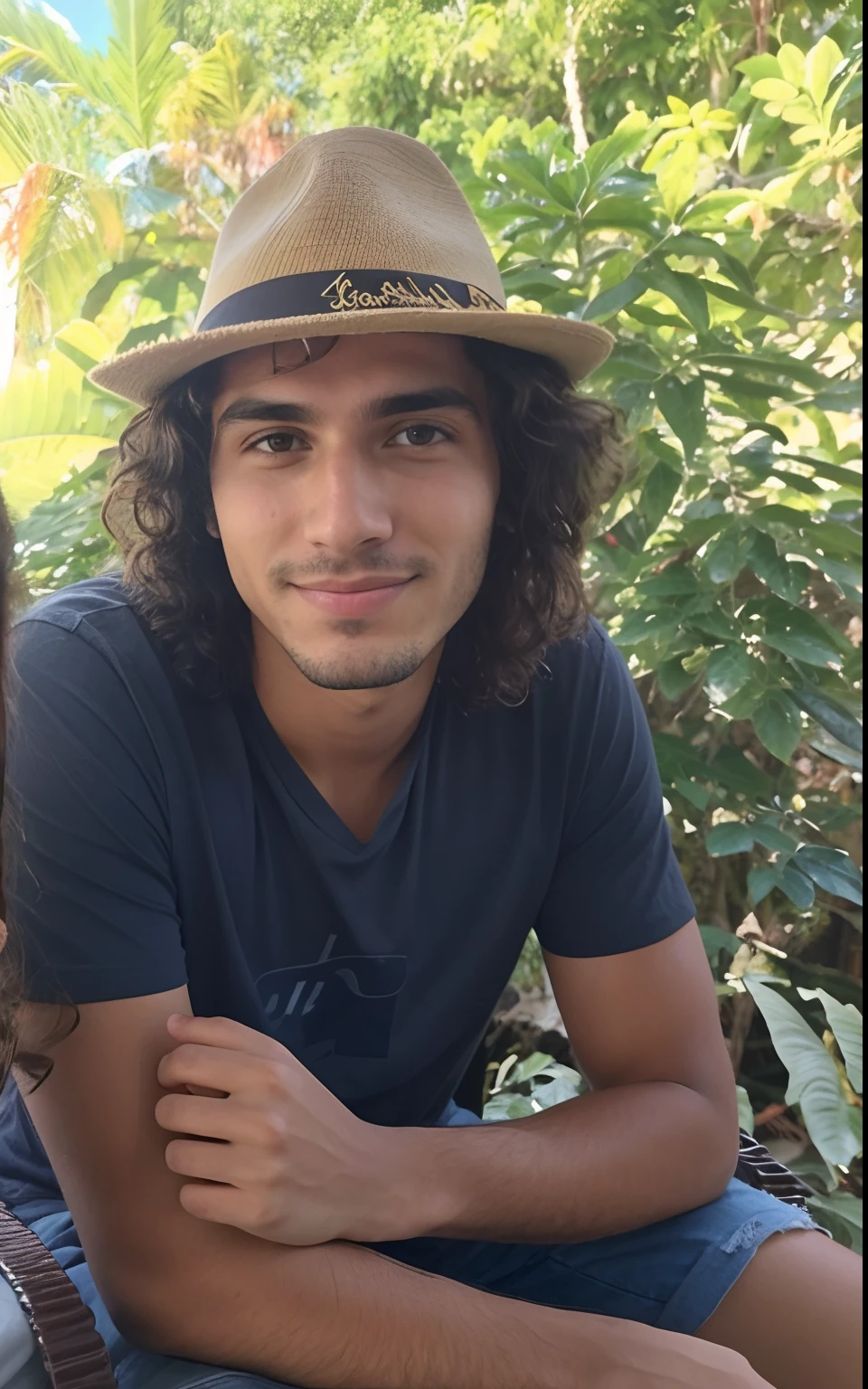 jovem homem lindo bonito, cabelo longo liso