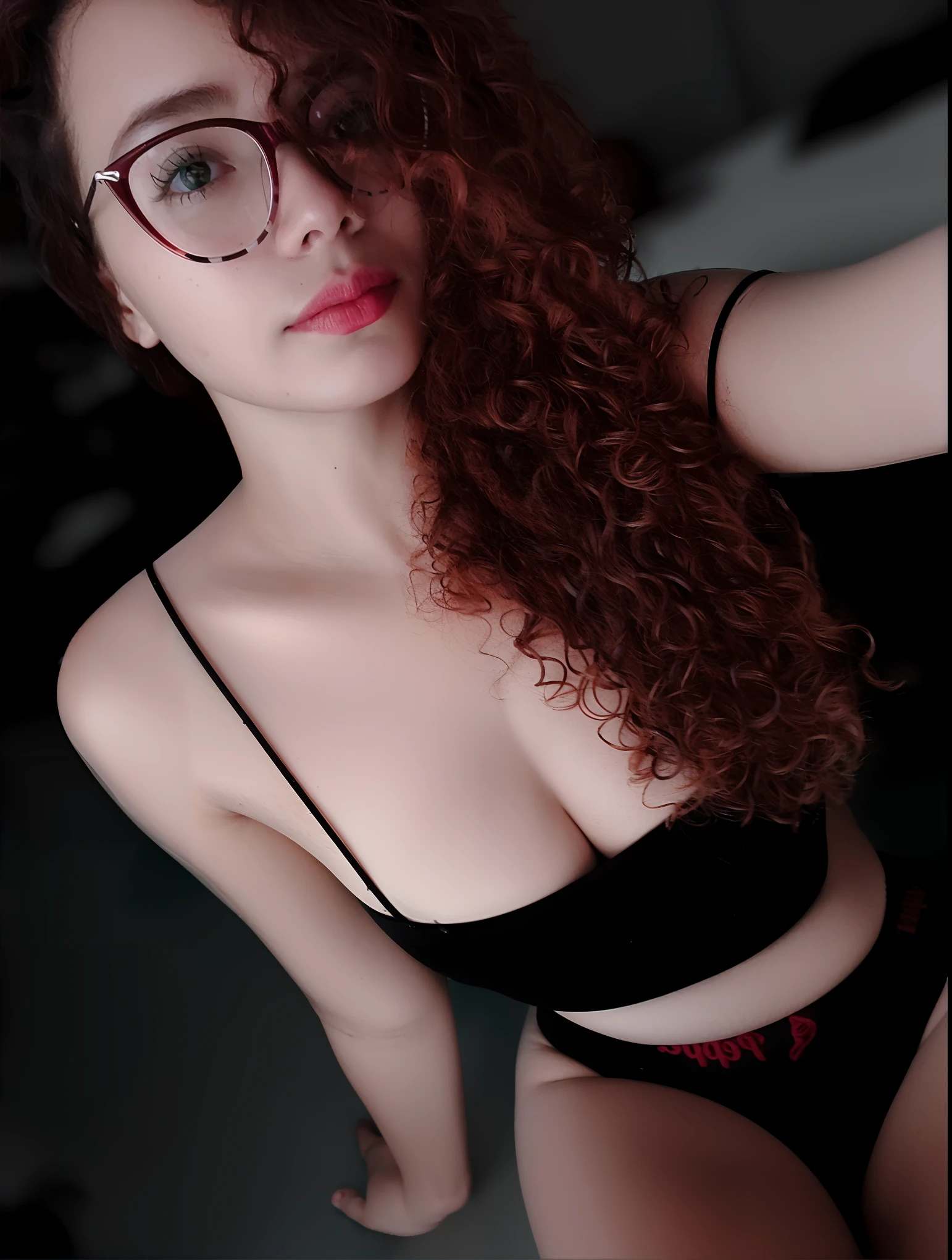 there is a woman with glasses and a bra top posing for a picture, Garota sexy, 2 Modelo feminina de 4 anos, 18 anos, 1 8 I, In a bra, olhar sexy, Tomado com Sony Alpha 9, Tirada com Canon EOS 5 D Mark IV, sexy :8, 2 2 anos, 2 3 anos, bra black, 21 anos