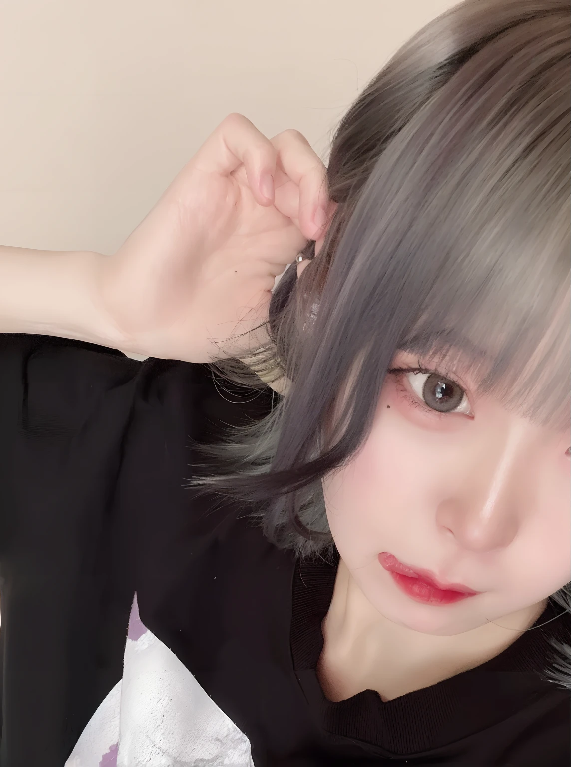 A woman in Araphedo wearing a black shirt with gray hair is posing for the photo, With short hair, chiho, ulzzangs, 8K)), shikamimi, Gray color, hime-cut, black hime-cut hair, Silver hair (Ponytail), sakimichan, blue gray, white hime cut hairstyle, sakimichan, silver hair girl