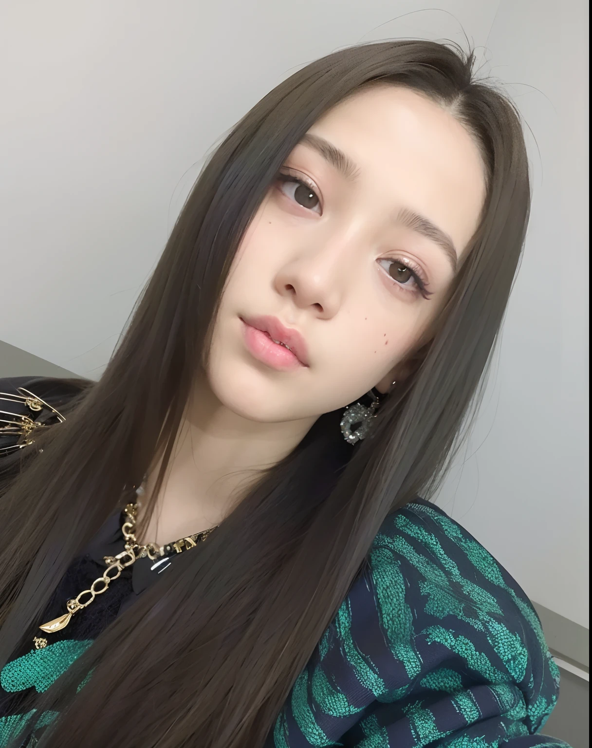 um close up de uma mulher com cabelo comprido usando um vestido verde, Yoshitomo Nara, jisoo do blackpink, dilraba dilmurat, jossi do blackpink, Jisoo do Blackpink, Retrato de Jossi de Blackpink, Retrato Jisoo Blackpink, Chiho, Directed by: Ayami Kojima, Kimi Takemura, Kiko Mizuhara
