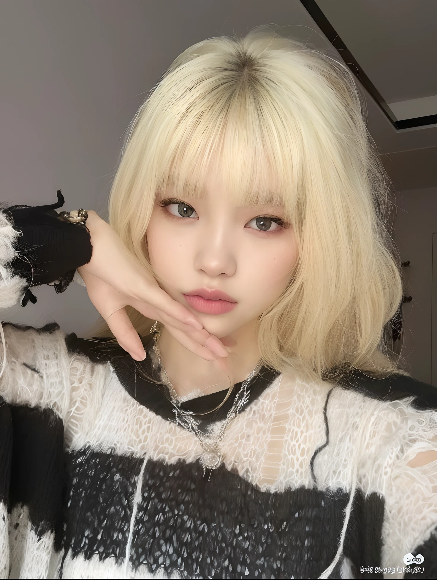 A close-up of a person with blonde hair and a sweater, Lalisa Manobal, flequillo blanco, cabello whitebangs cabello, Cabello largo y blanco y flequillo, con flequillo completo, Parque Roseanne de Blackpink, ulzzang, Lalisa Manoban de Blackpink, con flequillo, Peinado blanco de corte hime, extremely pale blond hair, flequillo esponjoso