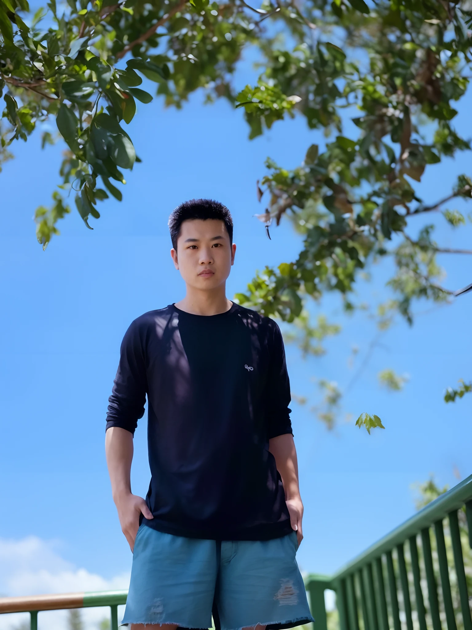 There's a man standing on a skateboard on a ramp, with a tree in the background, em frente a um fundo de floresta, Damien Tran, imagem do avatar, em um dia ensolarado, andrew thomas huang, Directed by: Byron Galvez, background is celestial, Foto de perfil, Nivanh Chanthara, foto de perfil 1024px, foto do perfil, foto de perfil headshot