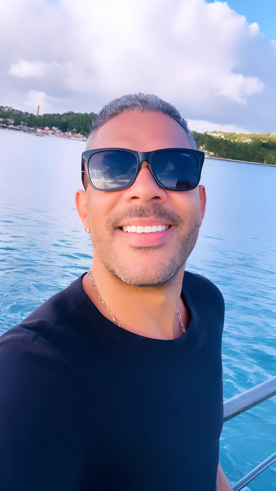 Smiling man in sunglasses on a boat in the water, José Moncada, inspirado em Christopher Williams, Ronaldo Nazario Fenomeno, Homem de 4 0 anos, Ronaldo Nazario, Ronaldo brasileiro, (38 anos), Homens de 45 anos, taken in the early 2020s, david rios ferreira, cerca de 3 5 anos