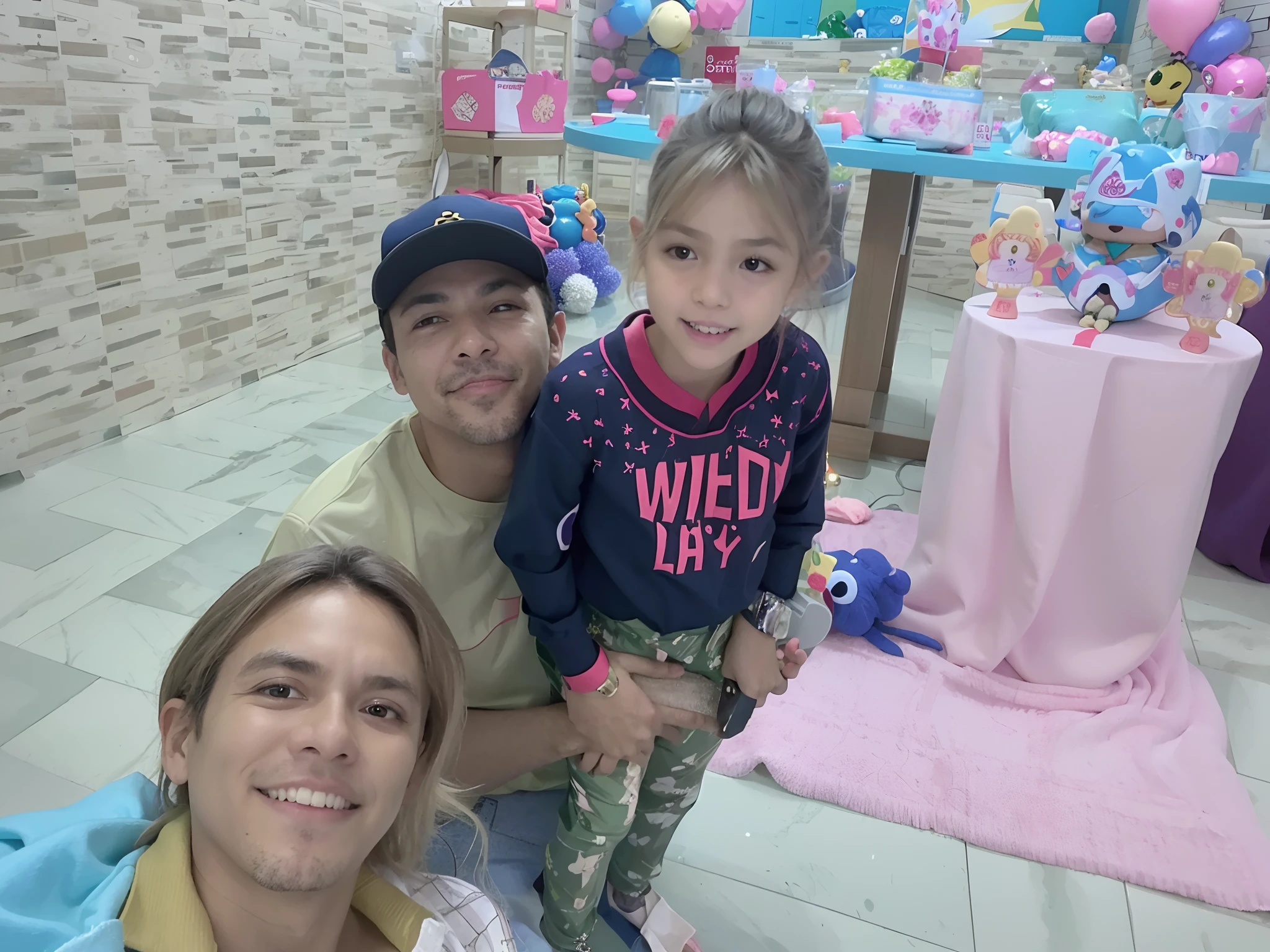 there is a man, a woman and a posing for a photo, Alarcon Cartunista, 3 5 year brazilian mother, imagem de qualidade muito baixa, Happy family, Marischa Becker, Directed by: Nandor Soldier, Foto realista, Carmelo Blandino, mateus 9 5, 1614572159