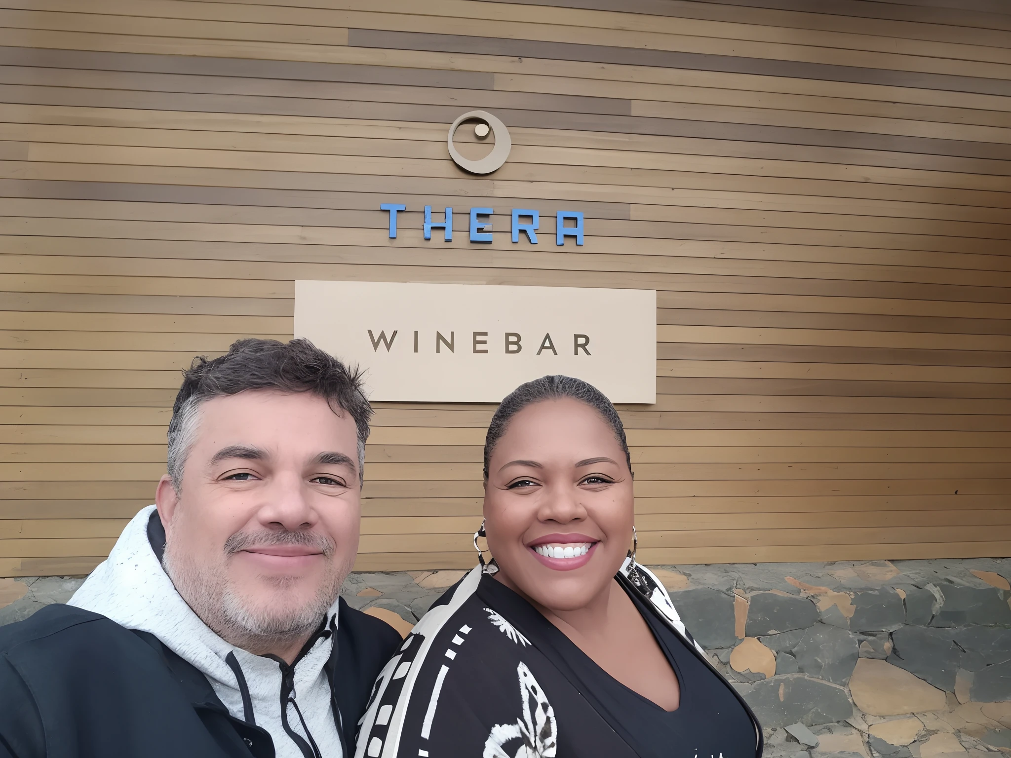 There's a man and a woman outside a wine bar, Directed by: William Berra, imagem de perfil, Com Godray, Directed by: Robbie Trevino, rob rey and kentarõ miura, Theron, album photo, foto do perfil, on the terrace, Directed by: Bernie D'Andrea, Directed by: Gabriel Ba, Directed by: Douglas Shuler, Directed by: Tom Wänerstrand