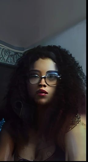 There is a woman with glasses sitting on a bed, cabelos cacheados, (cabelos cacheados escuros e curtos), seu rosto emoldurado com cachos, com olhos assombrados e cabelos cacheados, encaracolado, head shoot, curly hair, pele de azeitona, cabelos escuros cacheados, afro encaracolado, franja encaracolado, com afro, Parece Fabiula Nascimento, cabelos negros cacheados