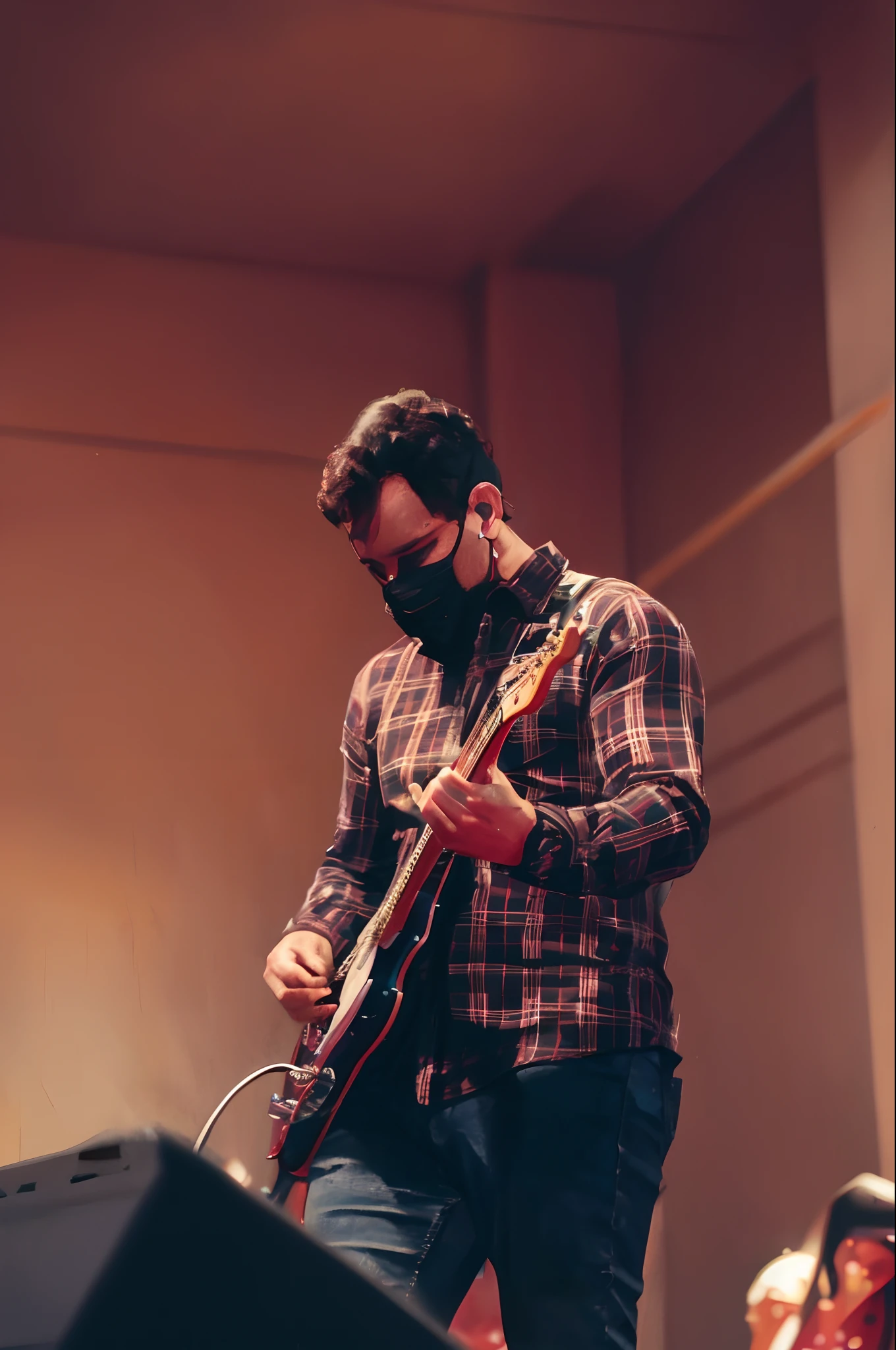 There's a man who's playing the guitar in a room, Tocar la guitarrara en el escenario, Ed O'Brien (guitarra), rocking out, guitarrarista, tocar la guitarrara, tocar la guitarrara, performing on stage, tocar la guitarrara, tocar la guitarrara, Guitarra solista, Solo de guitarrara, photo from a promotional session, Tocar una guitarrara Gibson Les Paul, play the electric guitar, Live concert photography, post estilo Disney Pixar