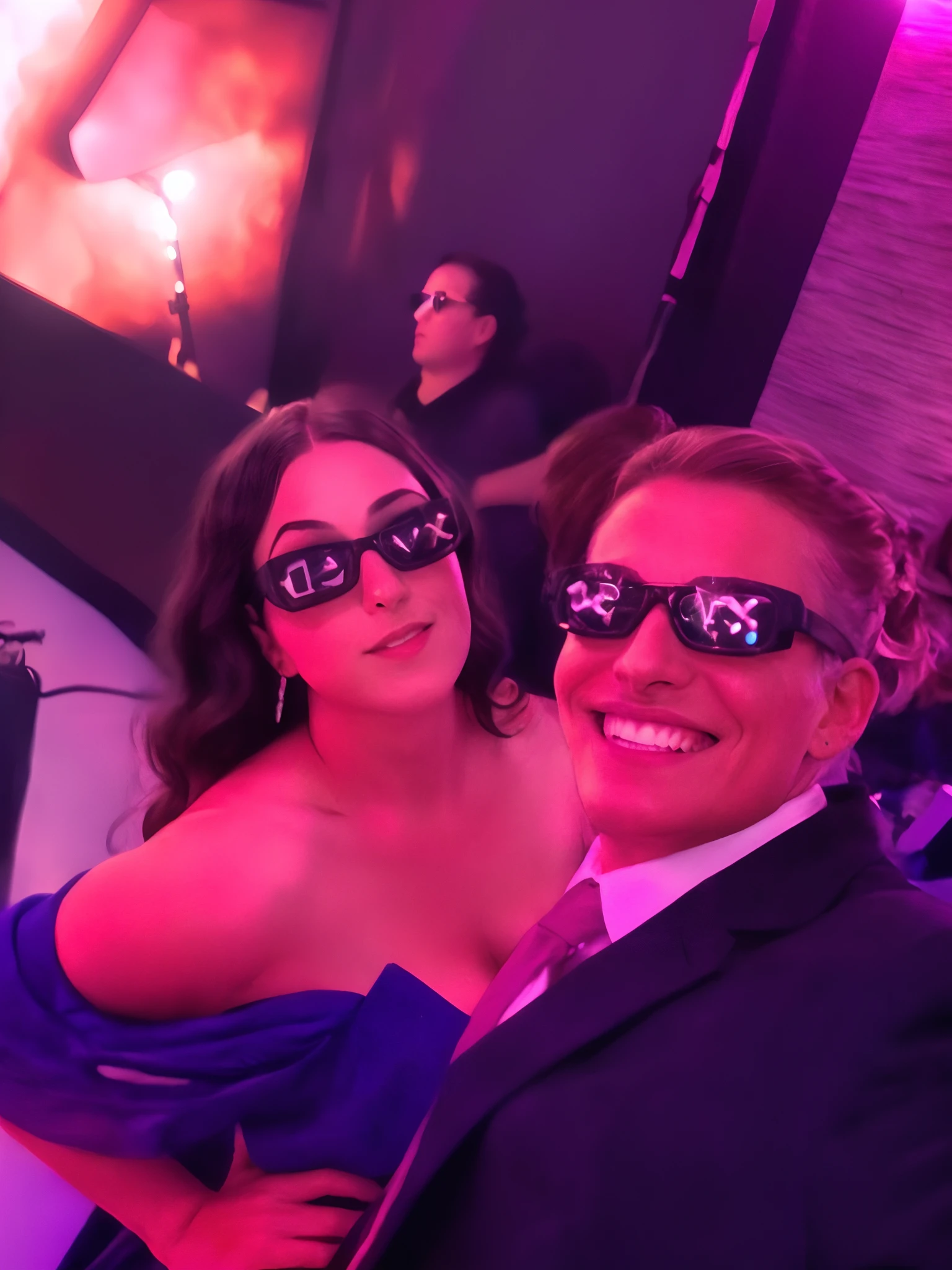 They are wearing glasses to protect them from the sun, wearing shiny black goggles, imagem de perfil, foto do snapchat, photo booth, foto de perfil, Directed by: Juliette Wytsman, taken in the early 2020s, olhando parcialmente para a esquerda, foto do perfil, 🕹️ 😎 🚬, Directed by: Bernie D'Andrea, red lighting on their faces