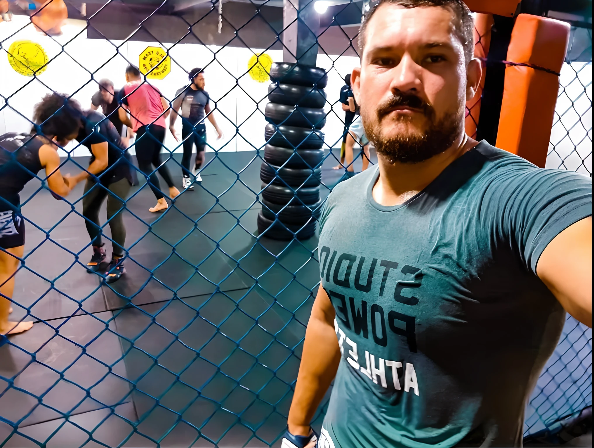 There's a man standing in a cage with a bunch of people, Postura do MMA Southpaw, david rios ferreira, edu souza, Corpo de Ernest Khalimov, posando pronto para uma luta, inspirado em Nathan Oliveira, posando para uma luta intrincada, Pablo Oliveira, imagem de perfil, andrea rocha, Khabib, Fernando Guerra, Cristiano Orrillo, MMA