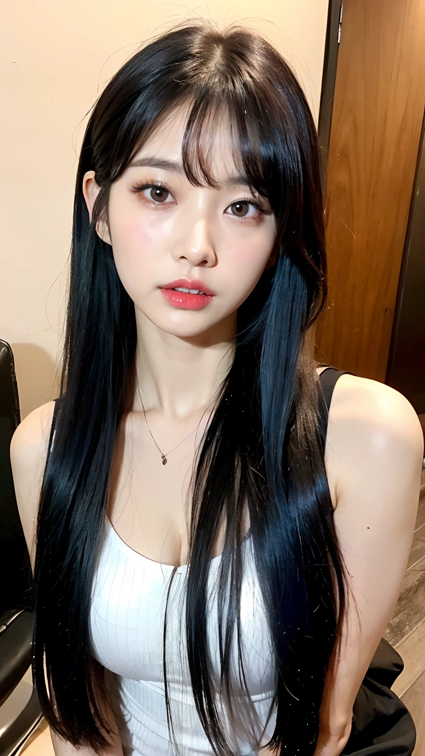 Long hairstyle、Glossy straight hair、bangss、Patsun、(1人の女性)