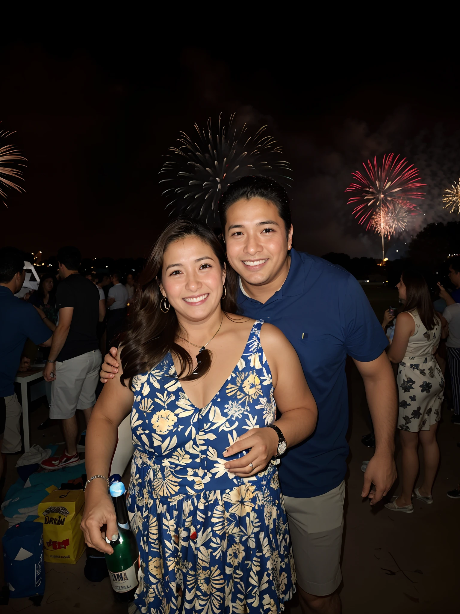 There are two people together at a party with fireworks in the background, fireworks in the background, imagem de perfil, 4 de julho, Fireworks on the background, foto do perfil, Quarta de Julho, divertindo-se, Casal feliz, new years eve, fireworks, EUA-Set 20, momma and papa, [ fireworks in the sky ]!!, foto de perfil