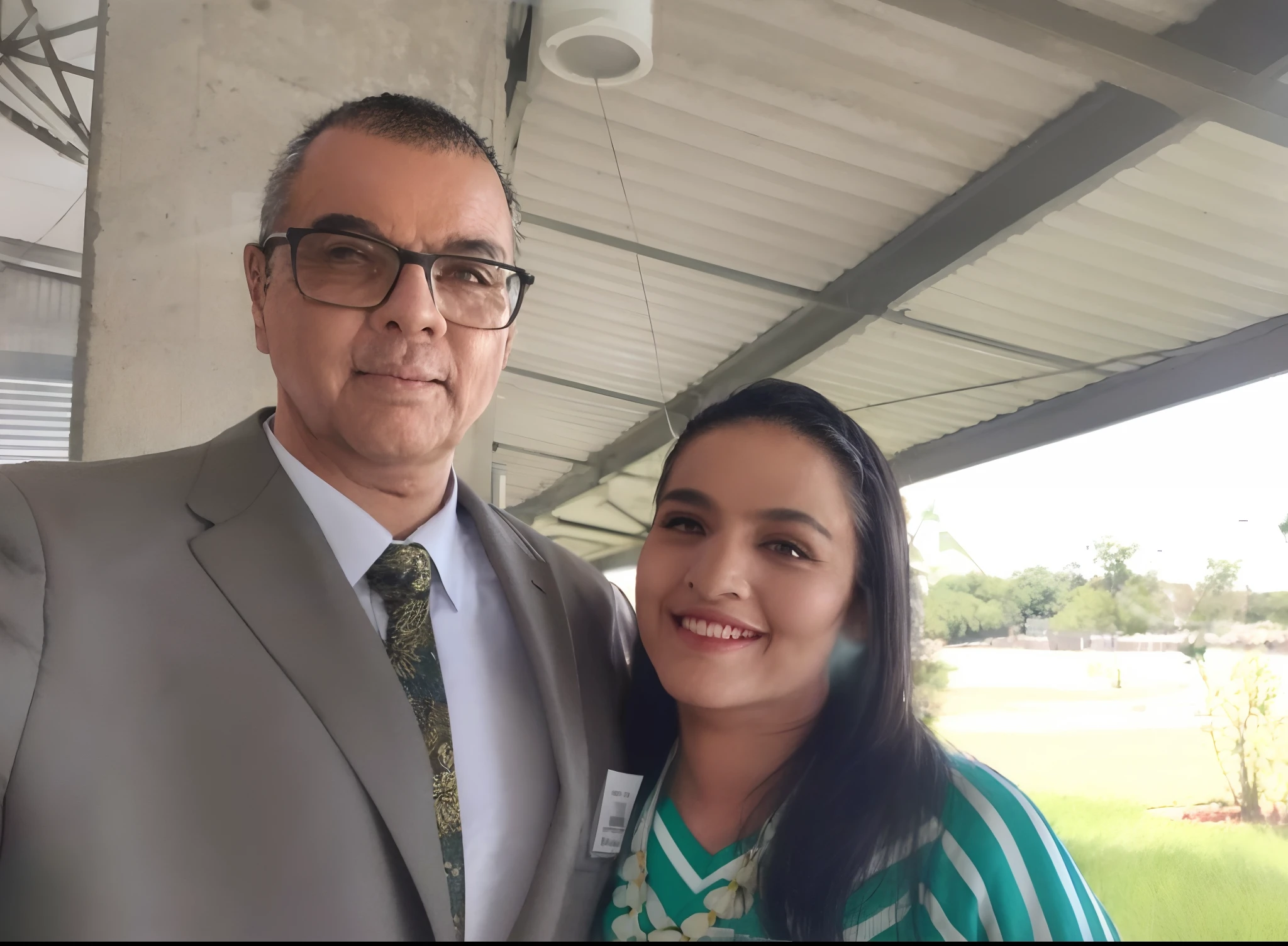 Smiling man and woman next to each other in a building, José Moncada, foto do perfil, Karla Ortiz, imagem de perfil, Sandra, david rios ferreira, Hispanic, Directed by: Milton Menasco, Fotografia tirada em 2 0 2 0, coluna, andres rios, Foto realista, Directed by: Herbert MacNair, foto retrato, Directed by: Rodolfo Morales