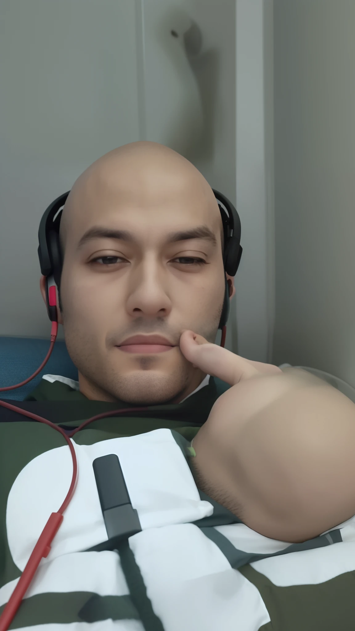 Man with a bald head and headphones lying on a bed, shaved head, rosto raspado, sem cabelo, completamente careca;, balding, mateus 9 5, ele tem fones de ouvido, shaved bald head, caio santos, bald head, parcialmente careca, sem cabelo, andres rios, rosto raspado, com fones de ouvido, barbeado limpo!!!!, com fones de ouvido