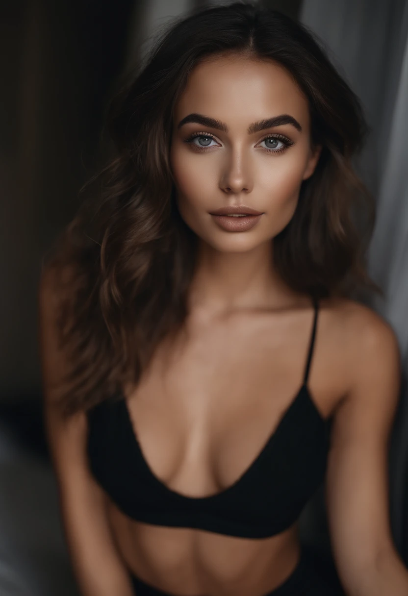 Femme arafed avec débardeur et culotte assortis, fille sexy aux yeux bruns, Portrait Sophie Mudd, cheveux bruns et grands yeux, Selfie d’une jeune femme, Yeux de chambre, Violet Myers, sans maquillage, maquillage naturel, Regarder directement la caméra, Visage avec Artgram, Maquillage subtil, Superbe photo du corps entier, en afrique, clivage