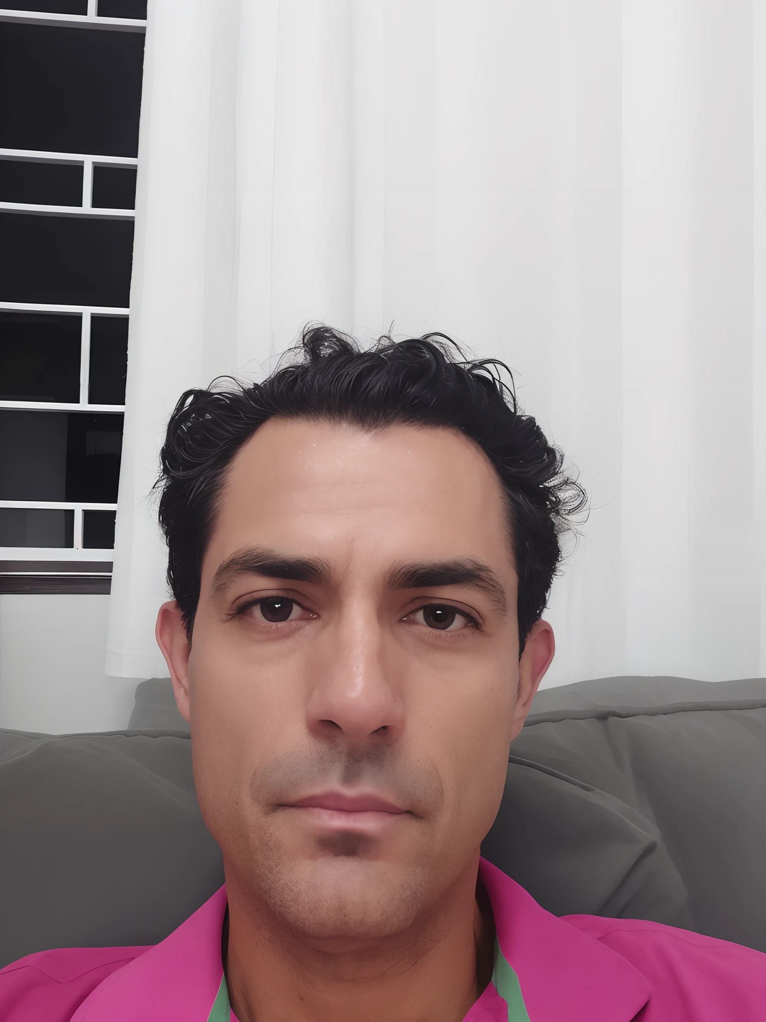 There's a man sitting on a couch in a pink shirt, imagem frontal, (38 anos), Homem de 4 0 anos, david rios ferreira, Foto realista, 38 anos, 3 2 anos, cerca de 3 5 anos, Fotografia selfie 8k, imagem do rosto, 3 6 anos, Henry Alvim Correa