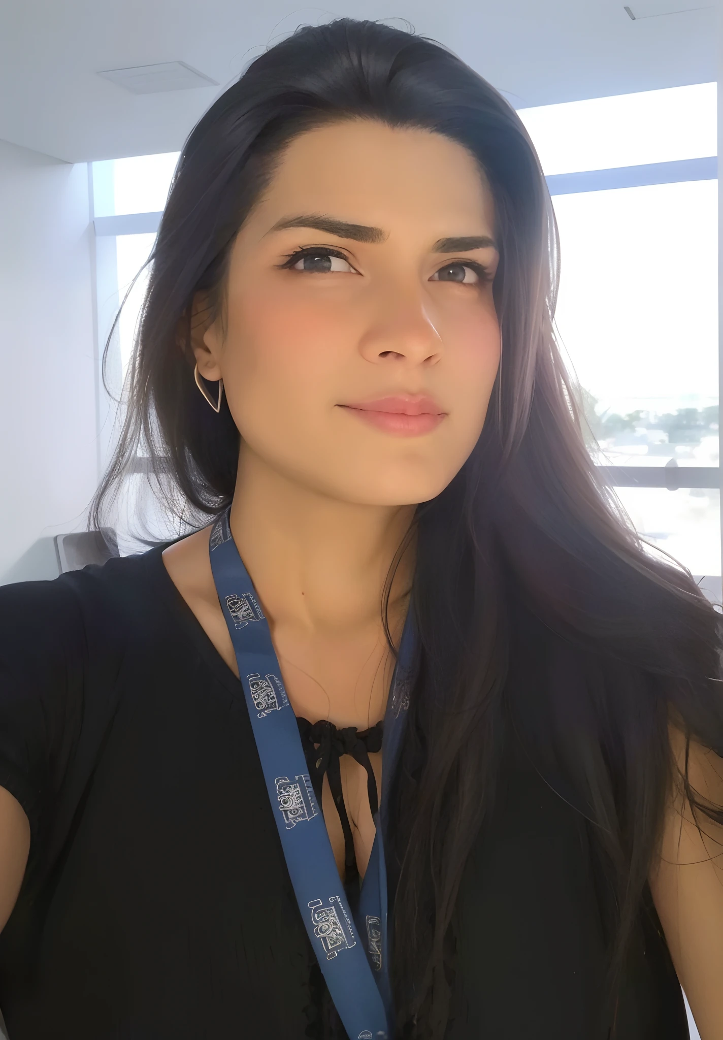 Arafed woman with a blue cord around her neck, fernanda suarez, Alanis Guillen, by Gina Pellón, Christina Kritikou, imagem de perfil, Lorena Avarez, foto de perfil profissional, foto de perfil headshot, taken in the early 2020s, 3 0 anos de idade mulher, Mulher de 30 anos, Karla Ortiz
