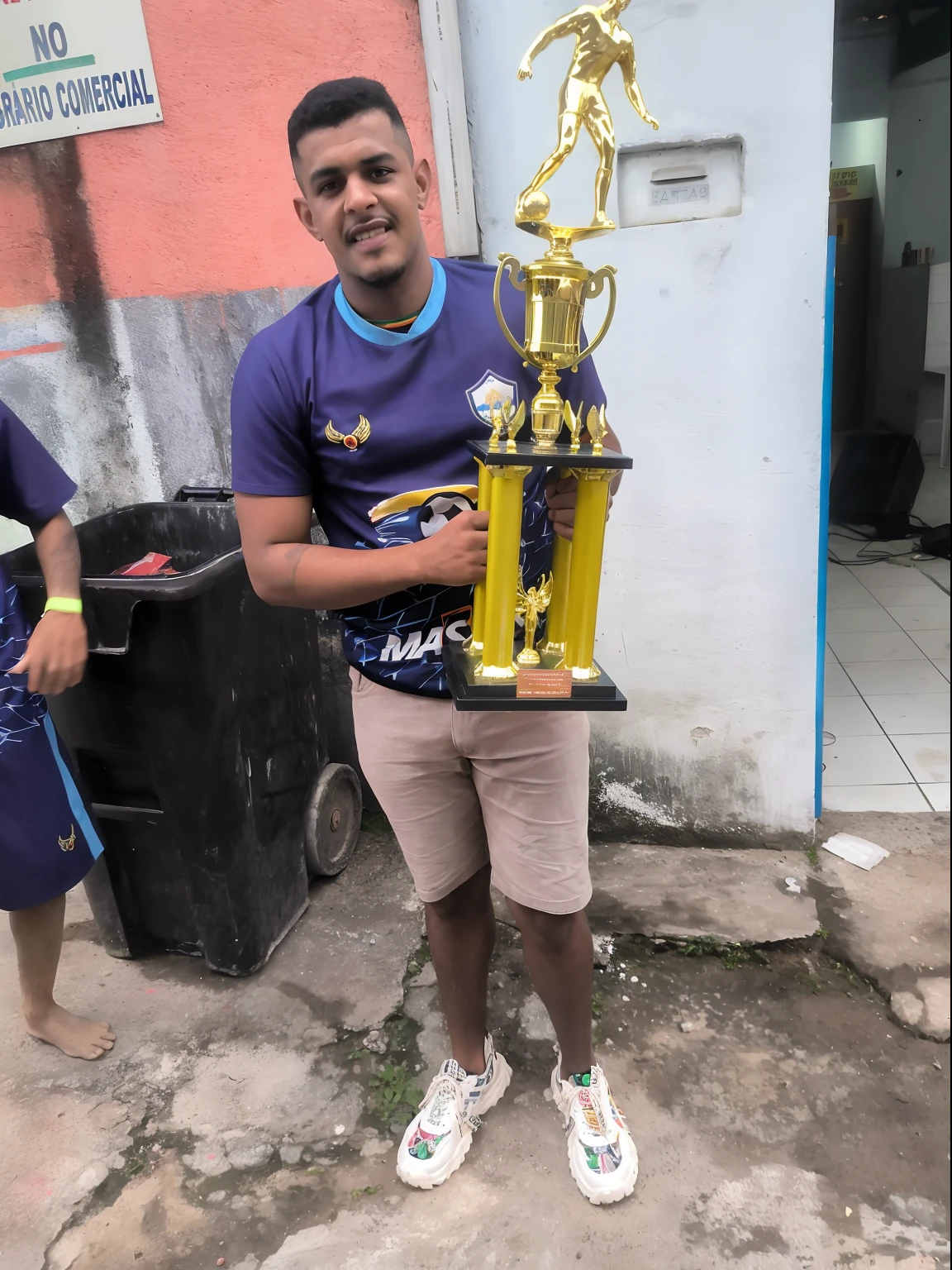There's a man holding a trophy in front of a building, Ronaldo Nazario Fenomeno, album photo, competition winning, 1 st winner, caio santos, 1614572159, Ronaldo Nazario, holding the larry o'brien trophy, Directed by: Nandor Soldier, Wining, vencedor do concurso de drible