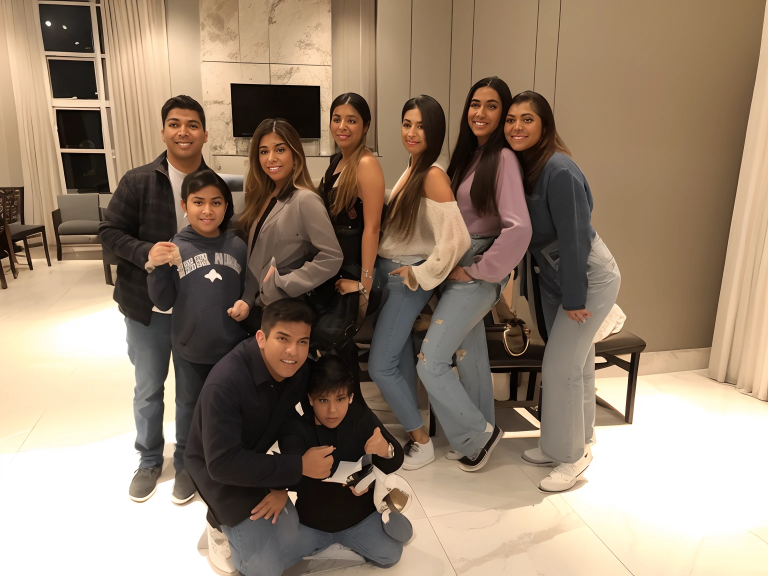 Grupo de pessoas posando para uma foto em uma sala de estar, Directed by: David Ruby, Directed by: Teresa Fasolino, Directed by: Joseph Pisani, taken in the early 2020s, Sidney Lugo, middle school, Directed by: Nandor Soldier, um grupo de pessoas, foto de grupo, Directed by: Robbie Trevino, grupo