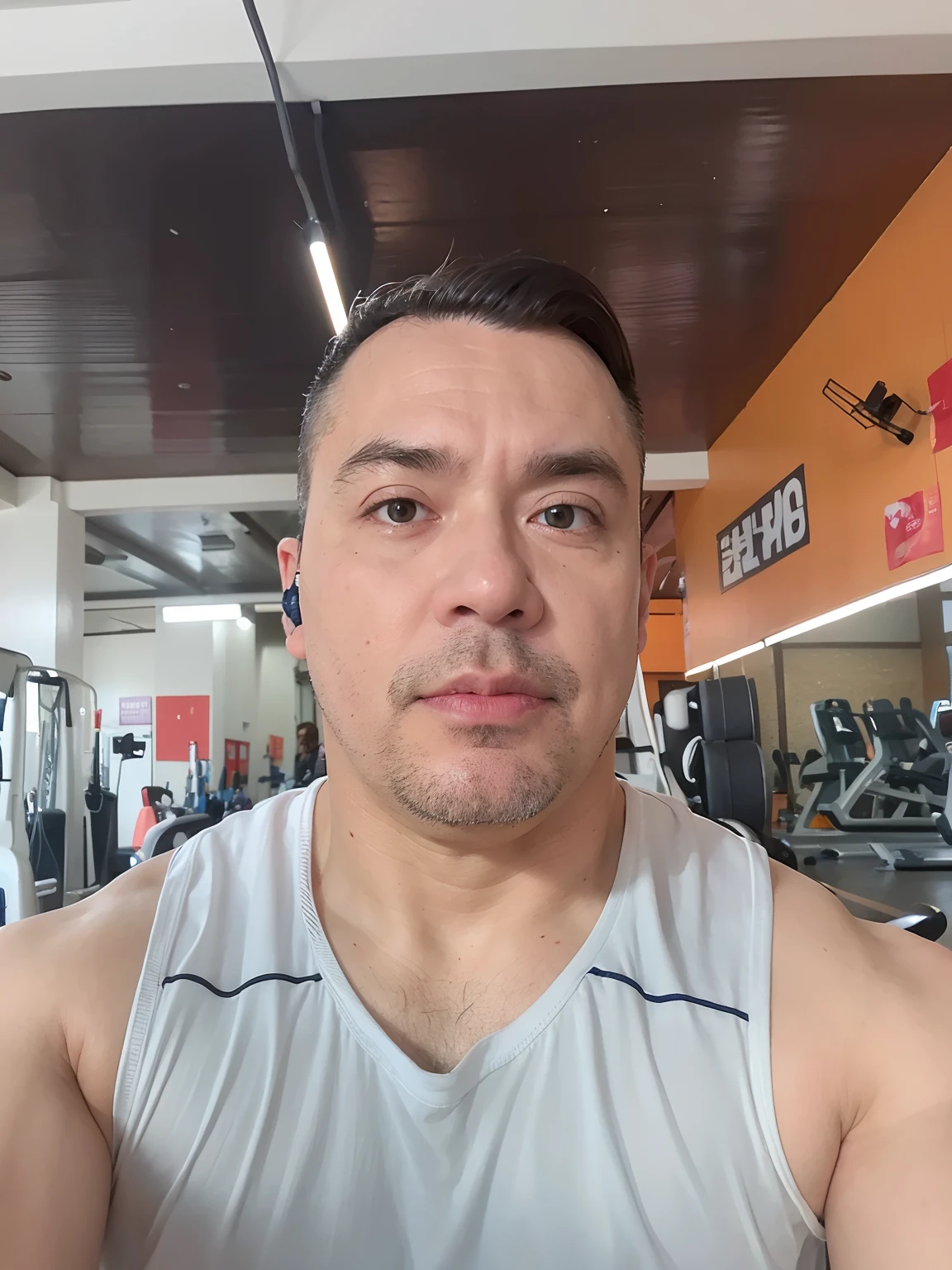 there is a man that is standing in a gym with a dumbble, imagem frontal, Fotografia selfie 8k, (38 anos), em uma academia, 38 anos, Foto realista, 3 2 anos, 2 9 anos, 3 6 anos, 2 7 anos, rosto suado, Directed by: Nandor Soldier