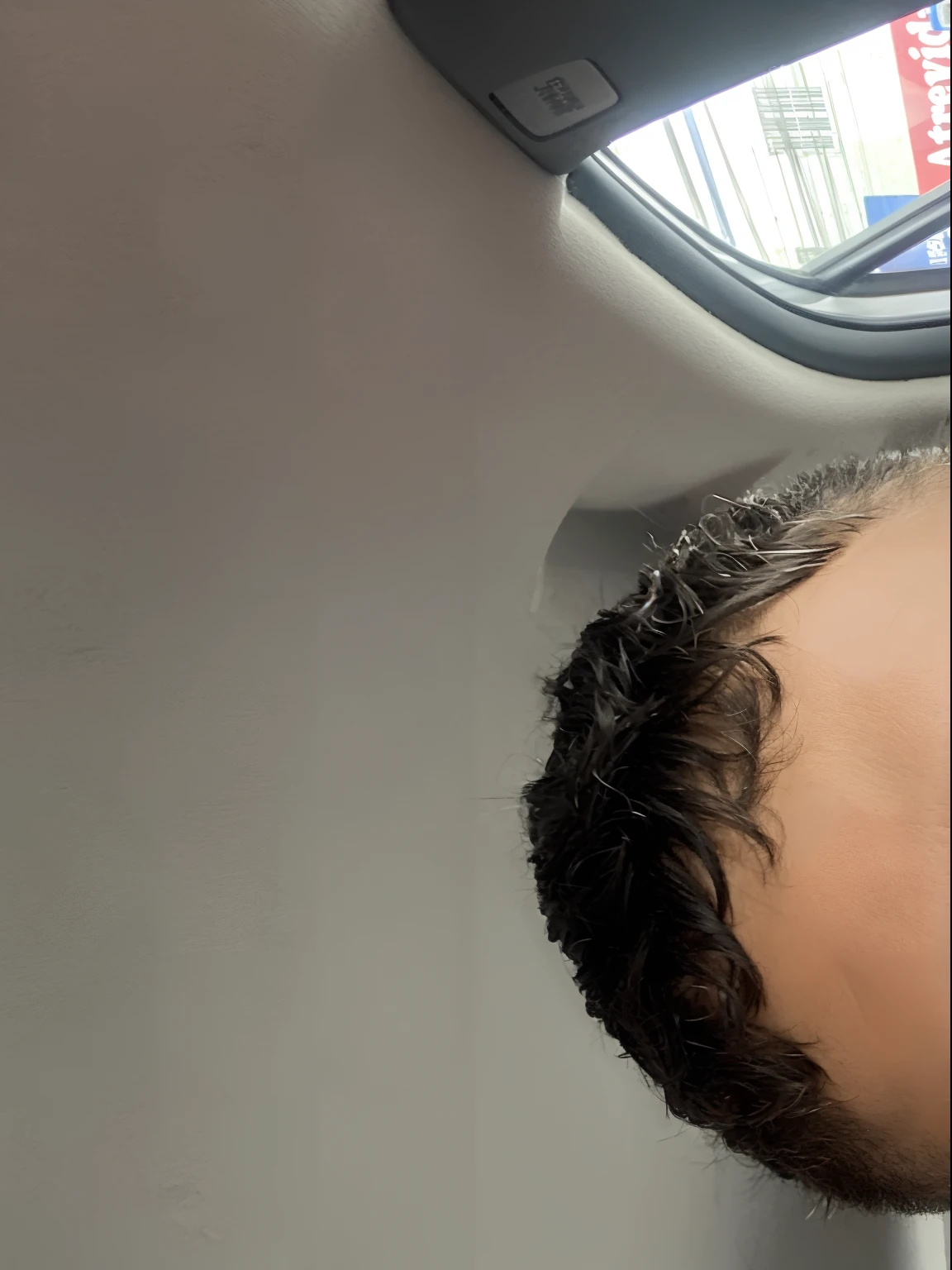 There's a man sitting in a car with a camera, taken in the early 2020s, cerca de 3 5 anos, Homem de 4 0 anos, com uma barba pequena, sem barba e bigode, sem barba, 2 9 anos, sem barba, 3 2 anos, Homem de 30 anos, Fotografia selfie 8k
