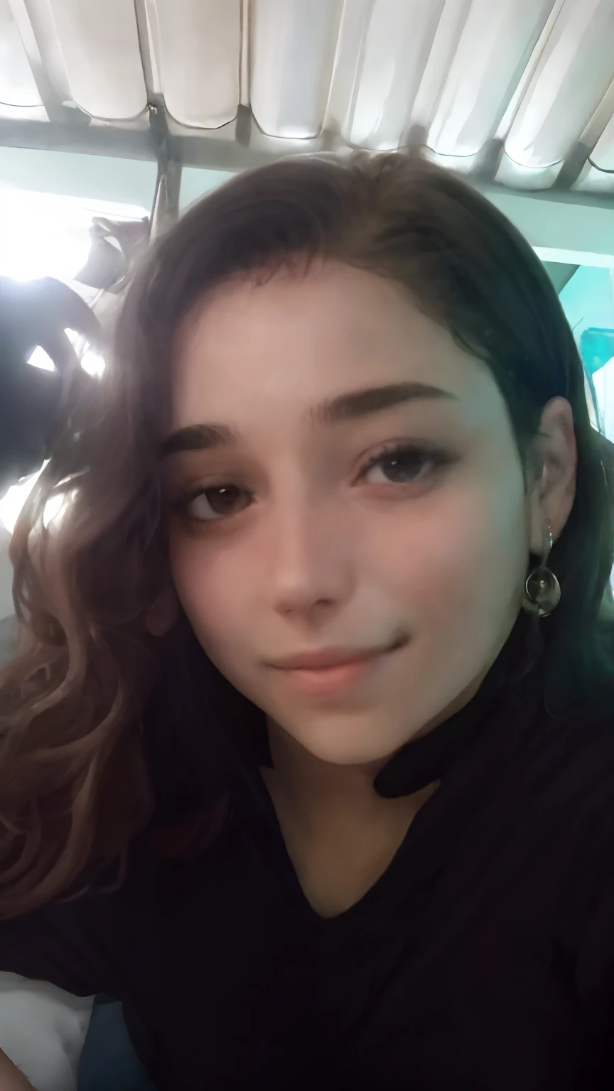 Mulher de 20 anos tirando uma self com o namorado