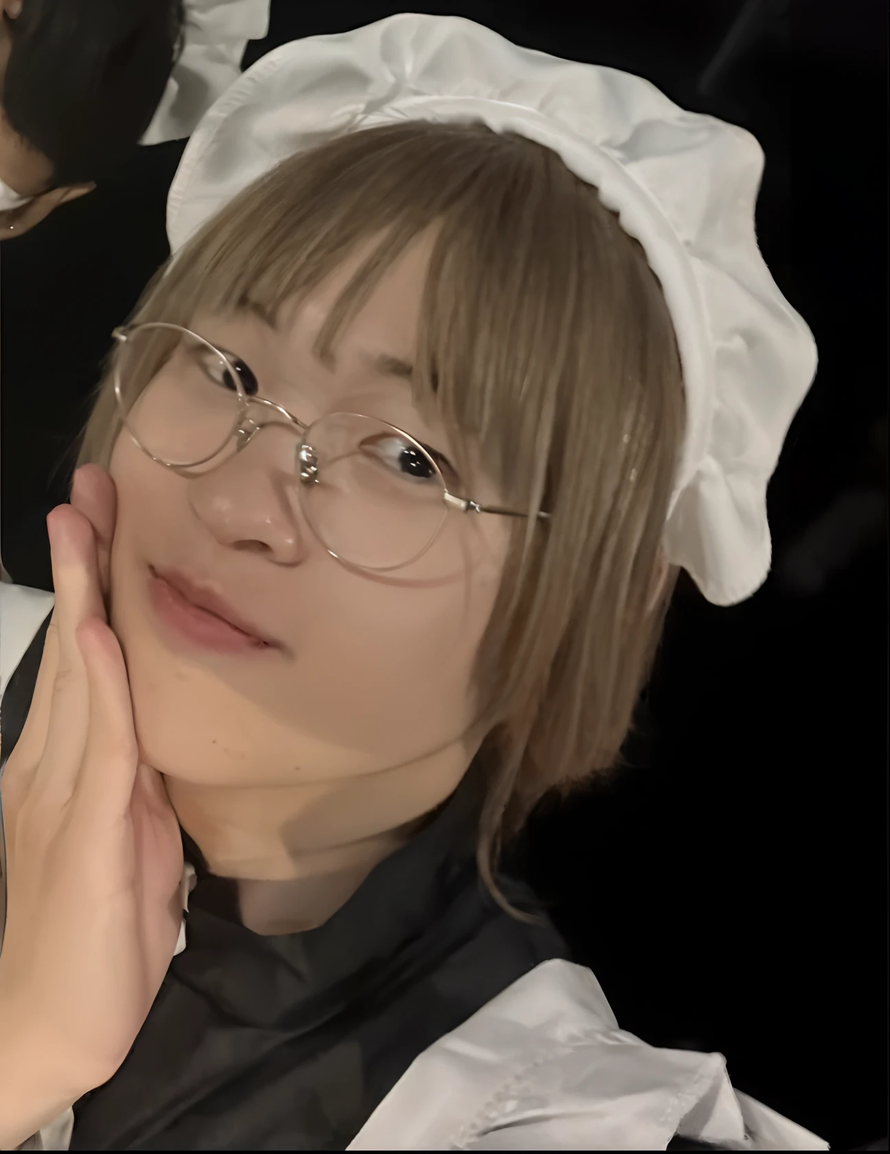Maids、eye glasses、Muscle whitening、a