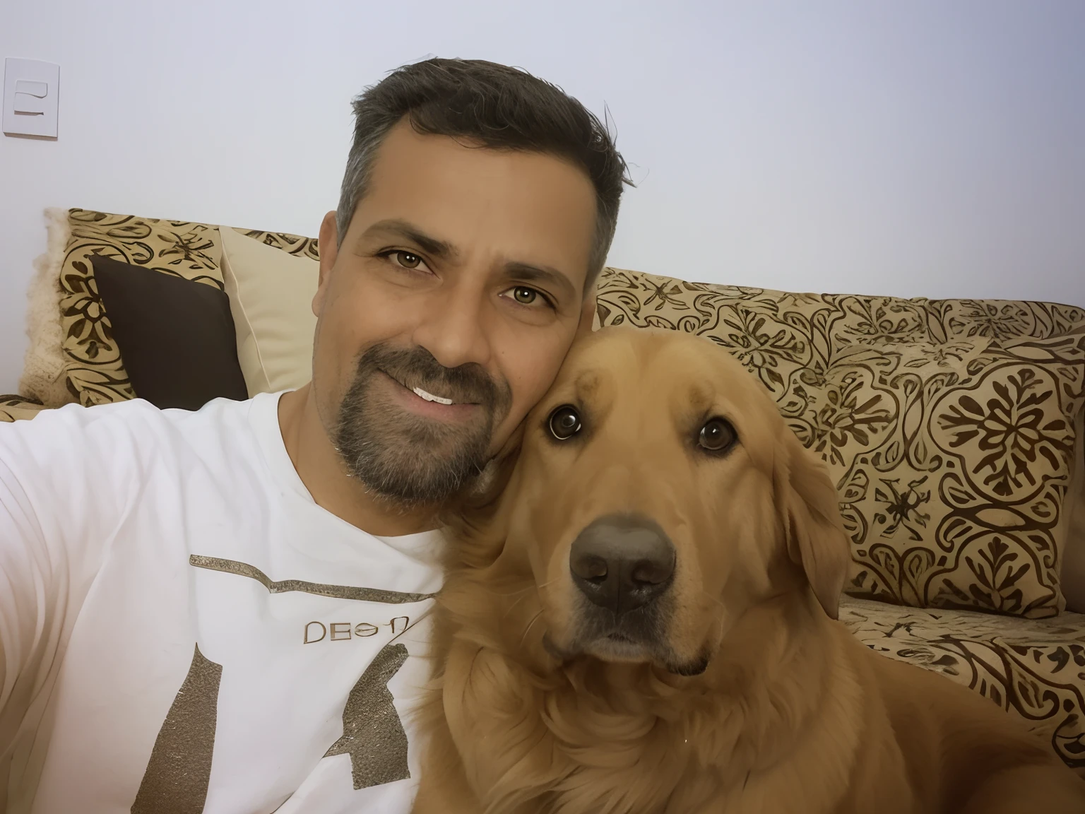 there is a man sitting on a couch with a dog, with his hyperactive little dog, selfie of a dog, Homens de 45 anos, Directed by: Nandor Soldier, Homem de 4 0 anos, 4 5 I, Directed by: Felipe Seade, david rios ferreira, Directed by: Sava Šumanović, with dogs, papai, In Sao Paulo