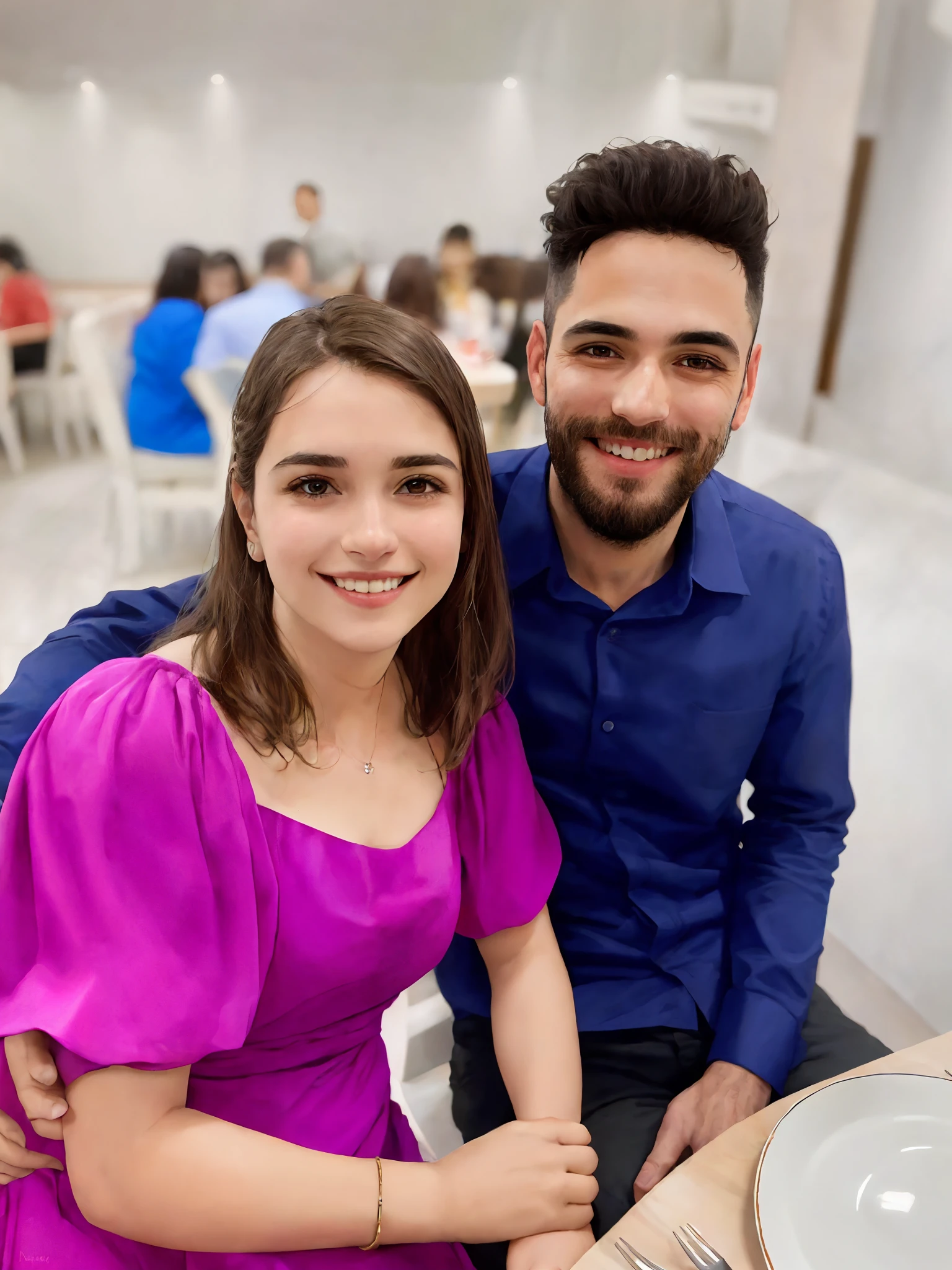 Smiling couple sitting at table with plates and cutlery in restaurant, Lovely couple, Directed by: Nandor Soldier, imagem de qualidade muito baixa, Retrato tirado 8 K, 4 k post, Postagem 4k, he is! cerca de 3 0 anos de idade, Fotografia selfie 8k, Retrato de duas pessoas, both smiling for the camera, imagem de perfil