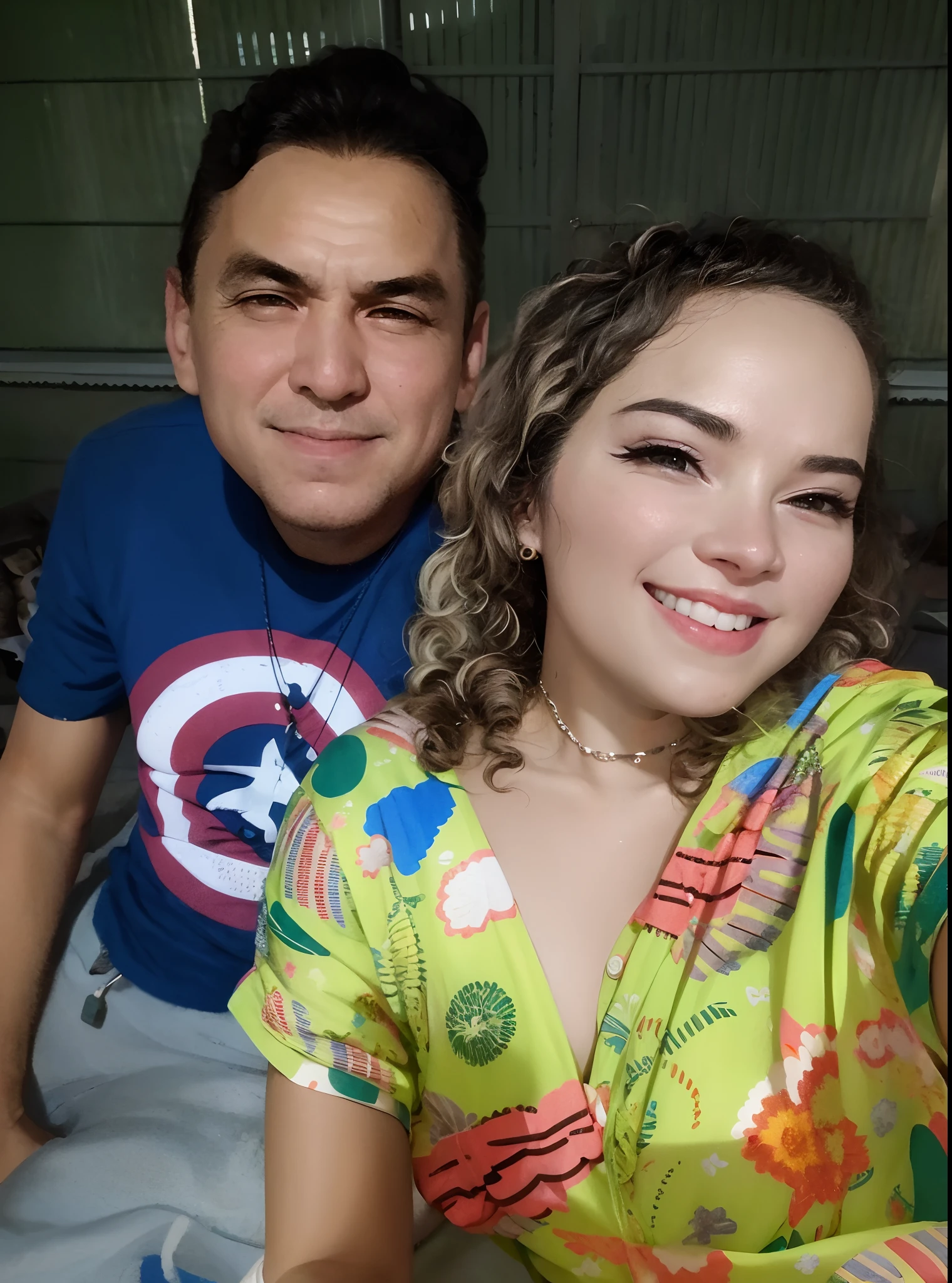 casal sorridente tirando selfie em frente a uma cerca de metal, Directed by: Nandor Soldier, Postagem 4k, 4 k post, imagem de perfil, Fotografia selfie 8k, par, Karla Ortiz, Noite!, imagem de qualidade muito baixa, instagram post, by Amelia Peláez, by Gina Pellón, nigth, Retrato tirado 8 K, Directed by: Milton Menasco