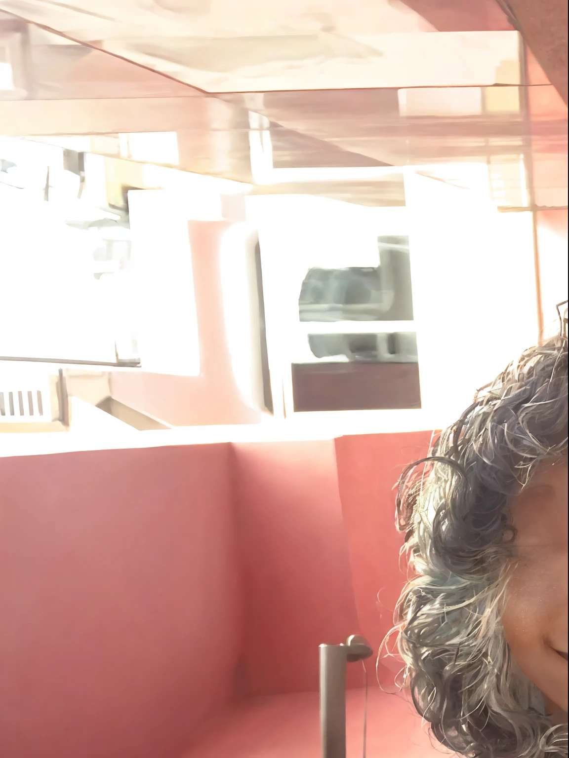 Smiling man with curly hair and blue shirt on a pink floor, Fotografia Selfie 8k, Selfie de uma jovem mulher, happily smiling at the camera, Selfie!!!!!, imagem frontal, sorrindo e olhando diretamente, andrea rocha, muito bobo olhando, imagem de qualidade muito baixa, iphone Selfie, front facing the camera, smiling at camera, foto Selfie