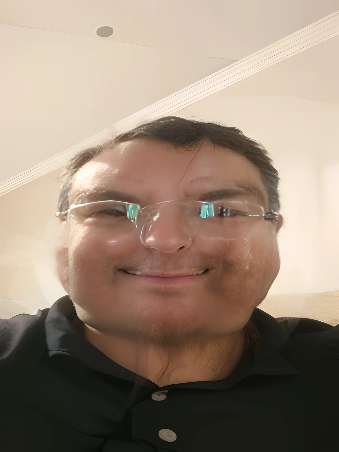There's a man and a girl lying in bed, fotografia, Homem de 4 0 anos, 38 anos, fotografia Selfie, Fotografia Selfie 8k, (38 anos), fami, Selfie, 3 6 anos, papai, 35 anos, 3 5 anos, dentes redondos e rosto pateta, relaxing and smiling at camera