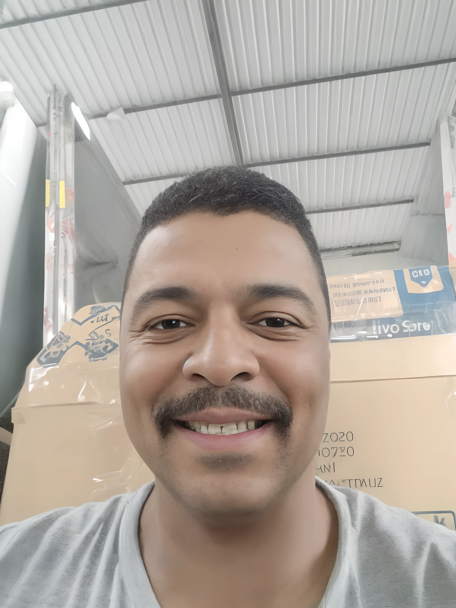 there is a man that is smiling for the camera, david rios ferreira, edu souza, salvador, ronaldo nazario fenomeno, Henry Alvim Correa, in sao paulo, profile picture, icaro carvalho, with mustache, 4 0 years old man, (38 years old), ronaldo nazario, avatar image, brandon