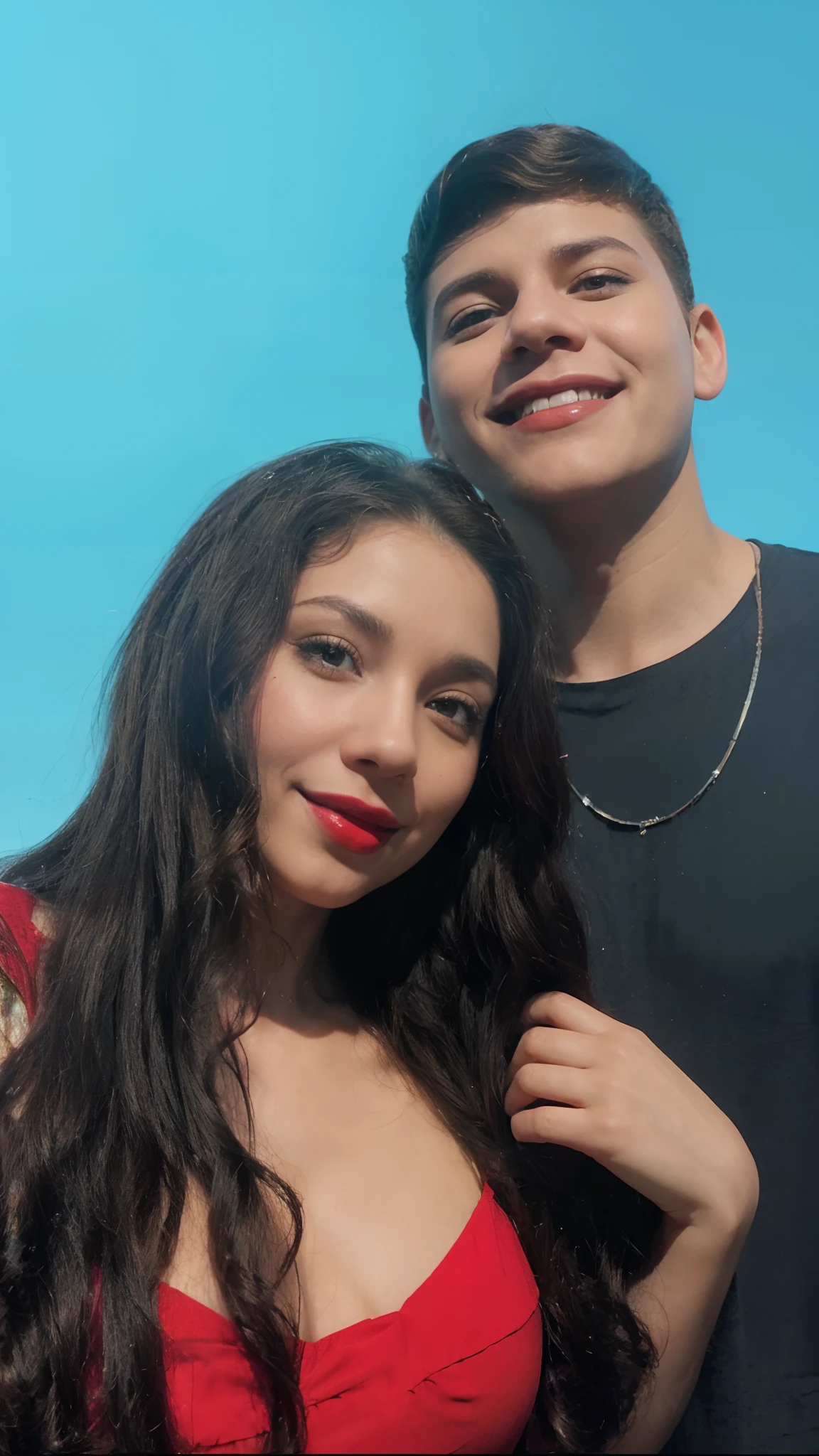 Brunette couple, girl, curly hair, red lipstick, red blouse, man, disney style, tom de pele: moreno Cabelo: marrom escuro, liso, curto, penteado para o lado direito. camisa: estortiva , Cor azul. Fundo:cortina pretawhite gradient,Comemorando, Hands raised, sorrindo, feliz, (estilo pixar) (obra-prima:1.2) (bokeh) (melhor qualidade) (pele detalhada) (textura detalhada) (8k) (claymation) (cinematic lighthing) (Focus No