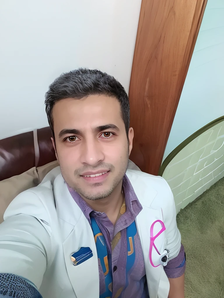 there is a man that is taking a selfie with his cell phone, emad mostaque, david rios ferreira, icaro carvalho, mohamed chahin, Henry Alvim Correa, doctor, amr elshamy, mohamed reda, caio santos, profile image, edu souza, eytan zana, carmelo blandino