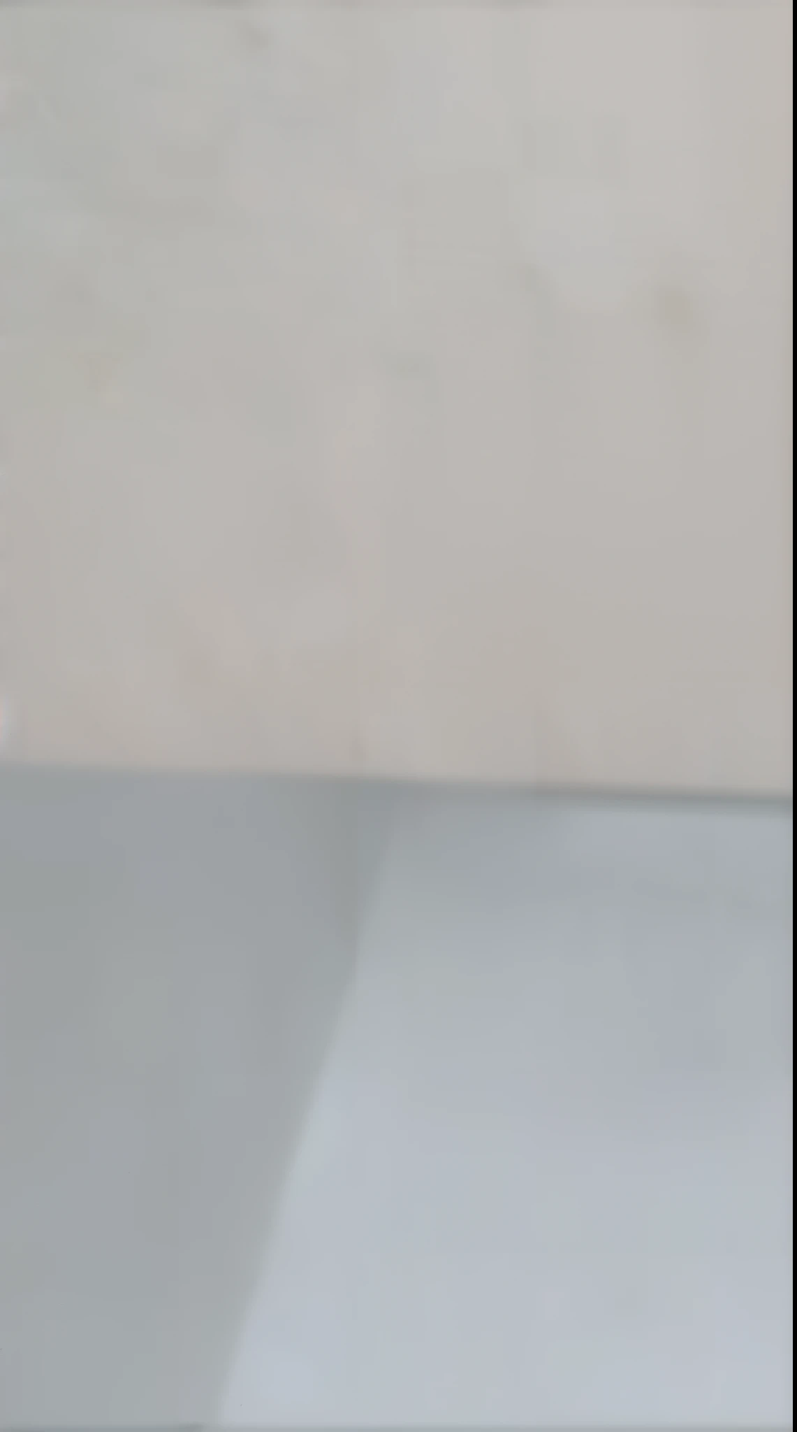 there is a woman standing in a bathroom with a toothbrush, imagem frontal, 3 0 anos de idade mulher, Mulher de 30 anos, selfie de uma jovem mulher, Directed by: Nandor Soldier, foto selfie, Fotografia selfie 8k, sem maquiagem, imagem de qualidade muito baixa, iphone selfie, happily smiling at the camera, Parece Fabiula Nascimento