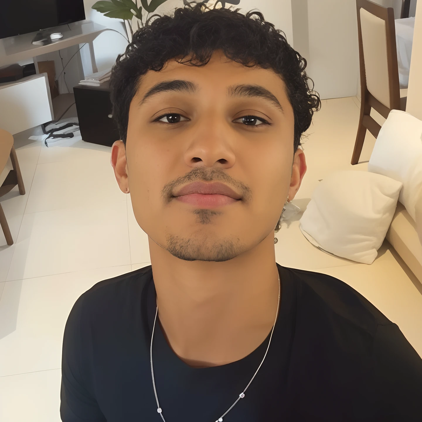There's a man with a black shirt and a necklace, mateus 9 5, ele tem cabelos castanhos curtos e cacheados, 18 anos, caio santos, taken in the early 2020s, 2 2 anos, foto de perfil, em torno de 1 9 anos, 21 anos, 2 3 anos, Jayison Devadas