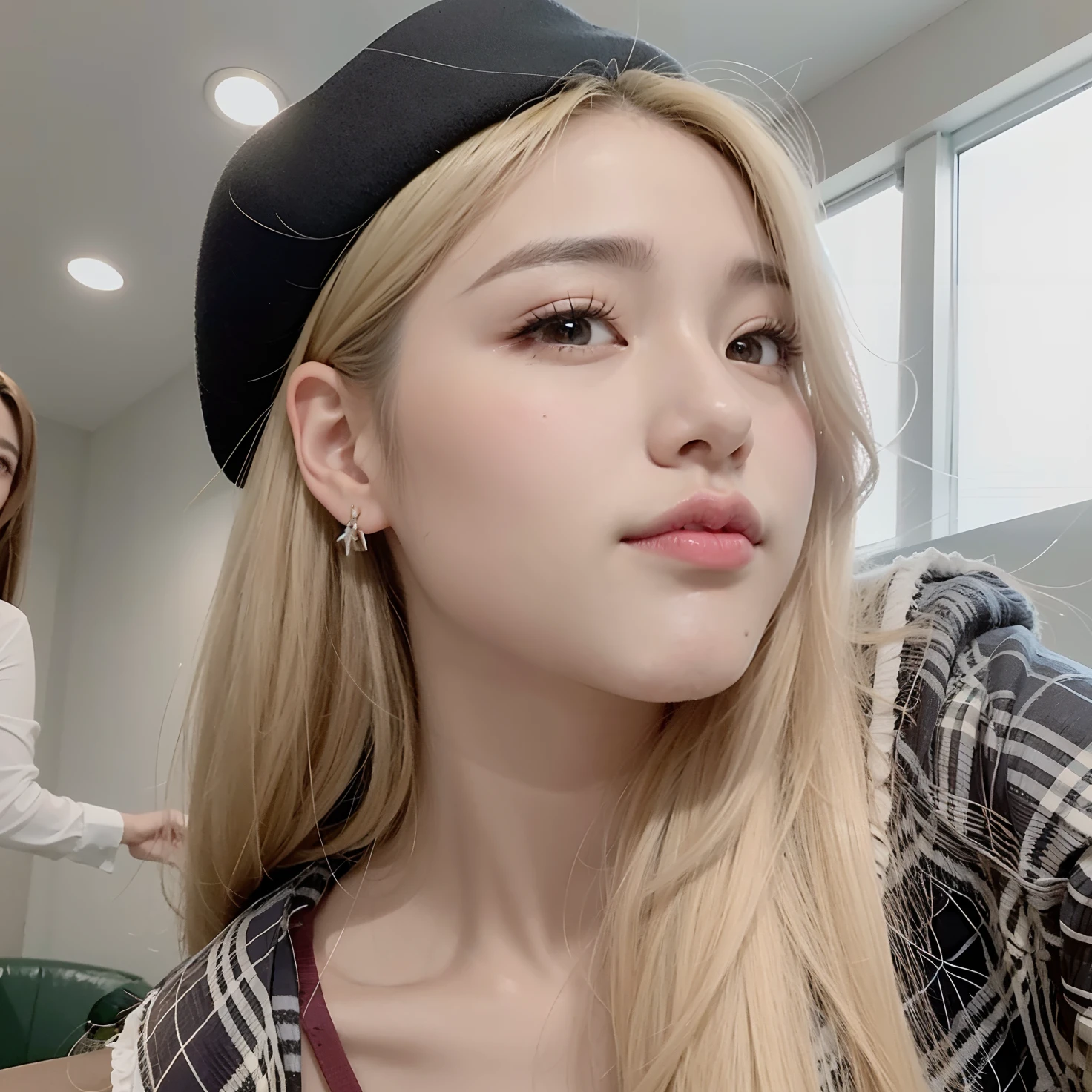 Chica araffe con el pelo largo y rubio con un sombrero negro, Seo soojin de (G)idle, Retrato de Seo soojin de (G)idle, con cara redonda, Jossi de Blackpink, Foto de perfil de la foto de cabeza, Jimin\labios regordetes, con mejillas redondas, Imagen filtrada, Wan adorable cara coreana, Jaeyeon Nam