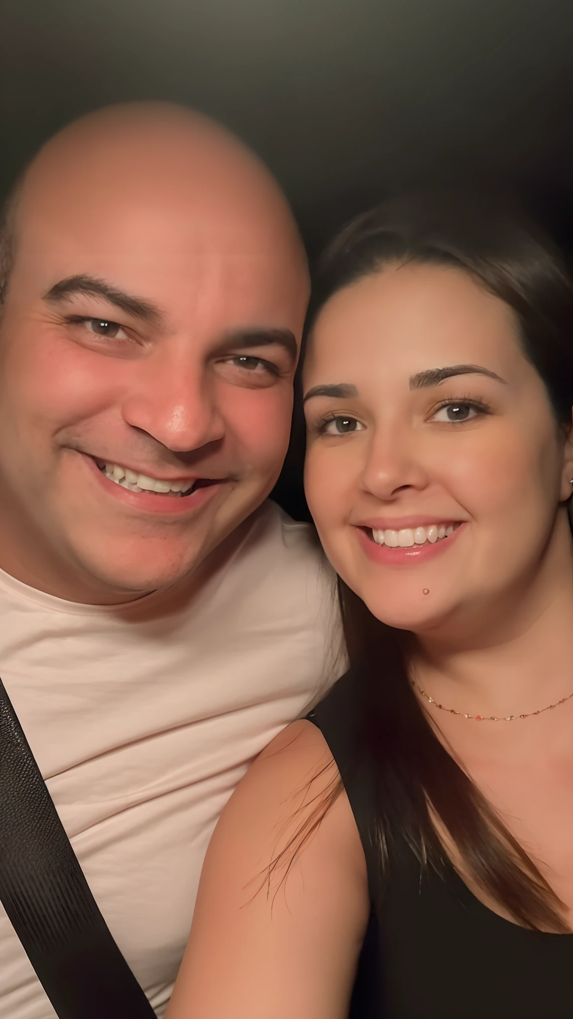 there is a man and woman that are smiling for a picture, imagem de perfil, foto do perfil, foto de perfil headshot, Directed by: Nandor Soldier, album photo, Casal feliz, momma and papa, Lovely couple, casal sorridente, both smiling for the camera, foto de perfil, imagem de qualidade muito baixa, Directed by: Nicholas Marsicano, Retrato de duas pessoas